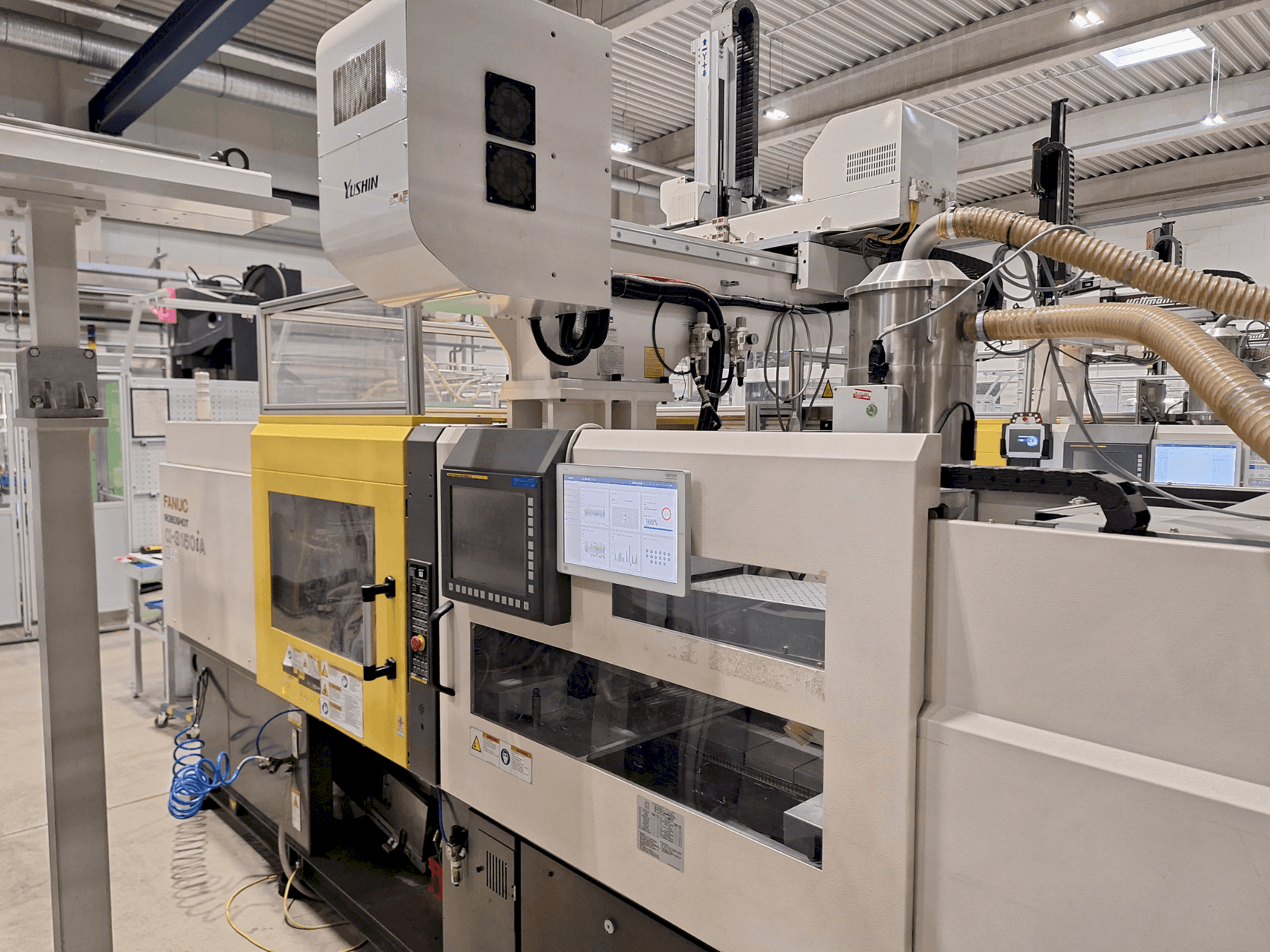 Koneen FANUC Roboshot S150iA etunäkymä