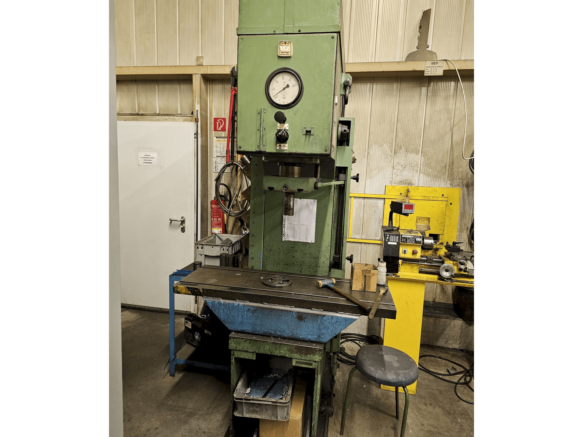 Koneen VEB PYE/25/1 etunäkymä