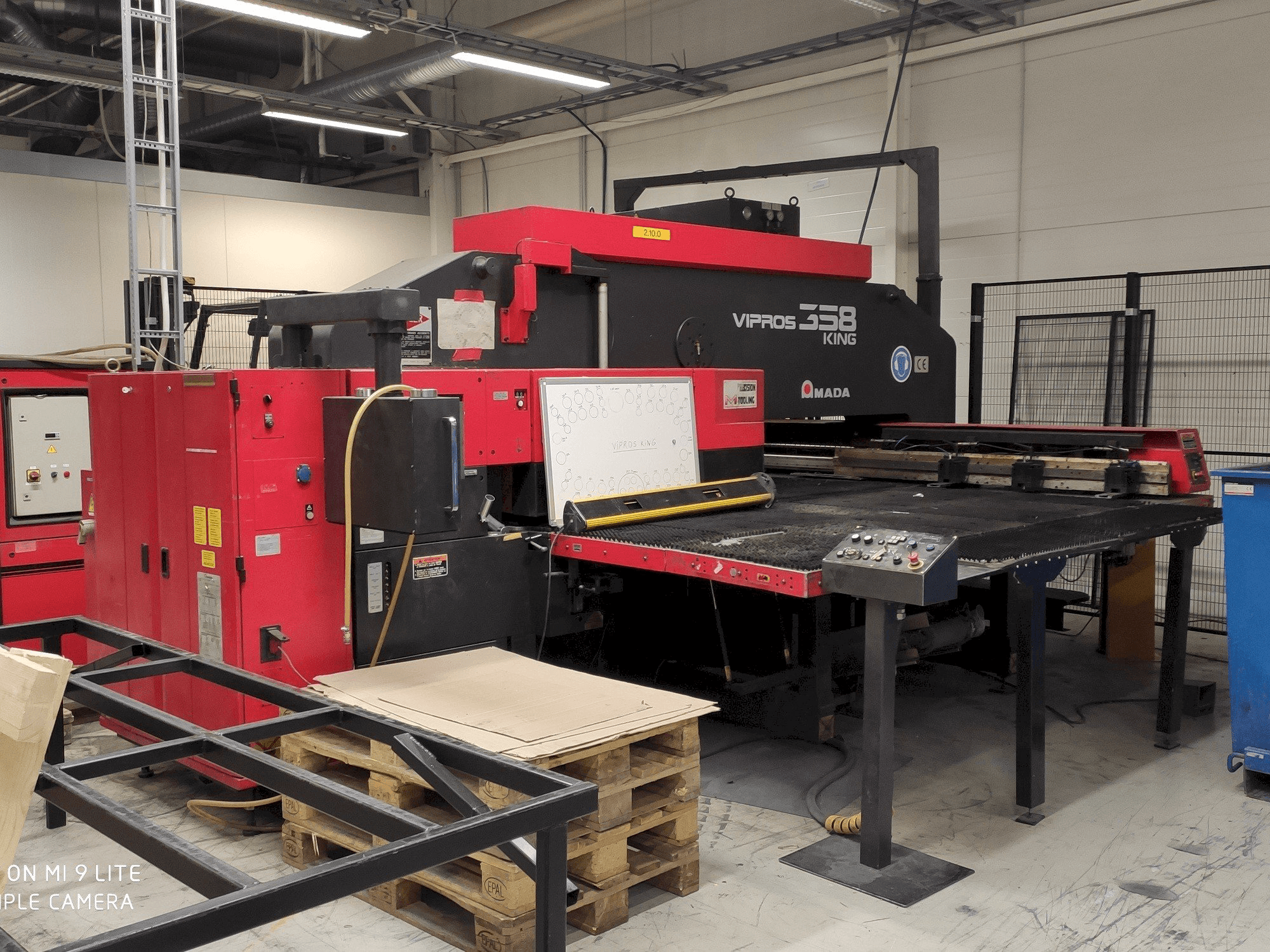 Koneen AMADA Vipros 358 King FS18 PC EMC etunäkymä