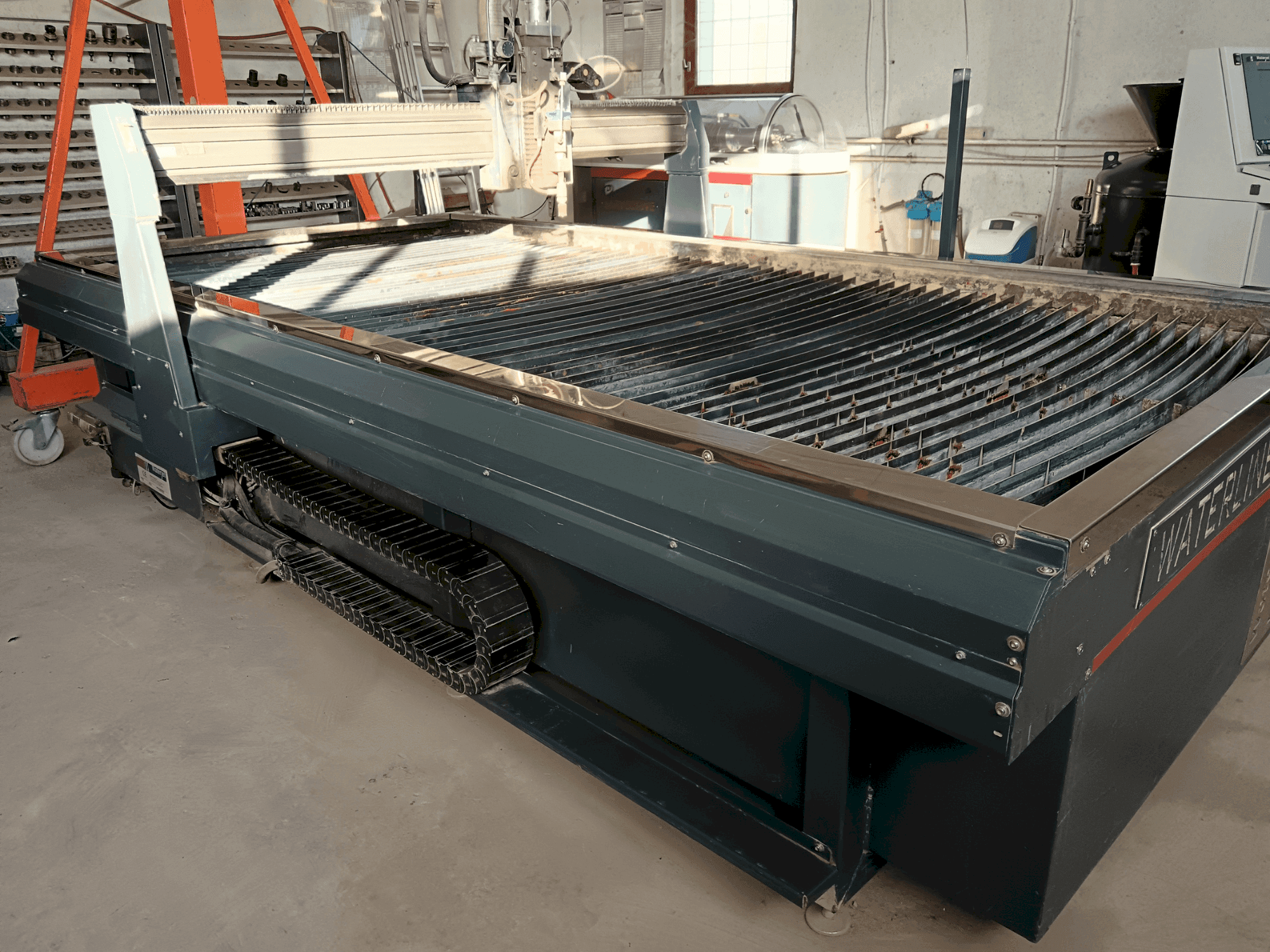 Koneen Waterjet Italy WL510 etunäkymä