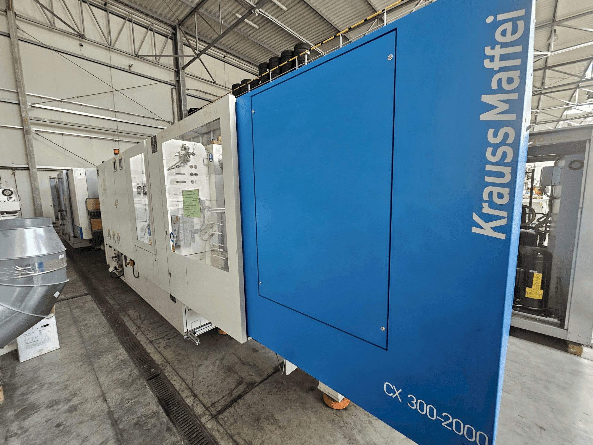 Koneen Krauss Maffei 300-2000 CX etunäkymä