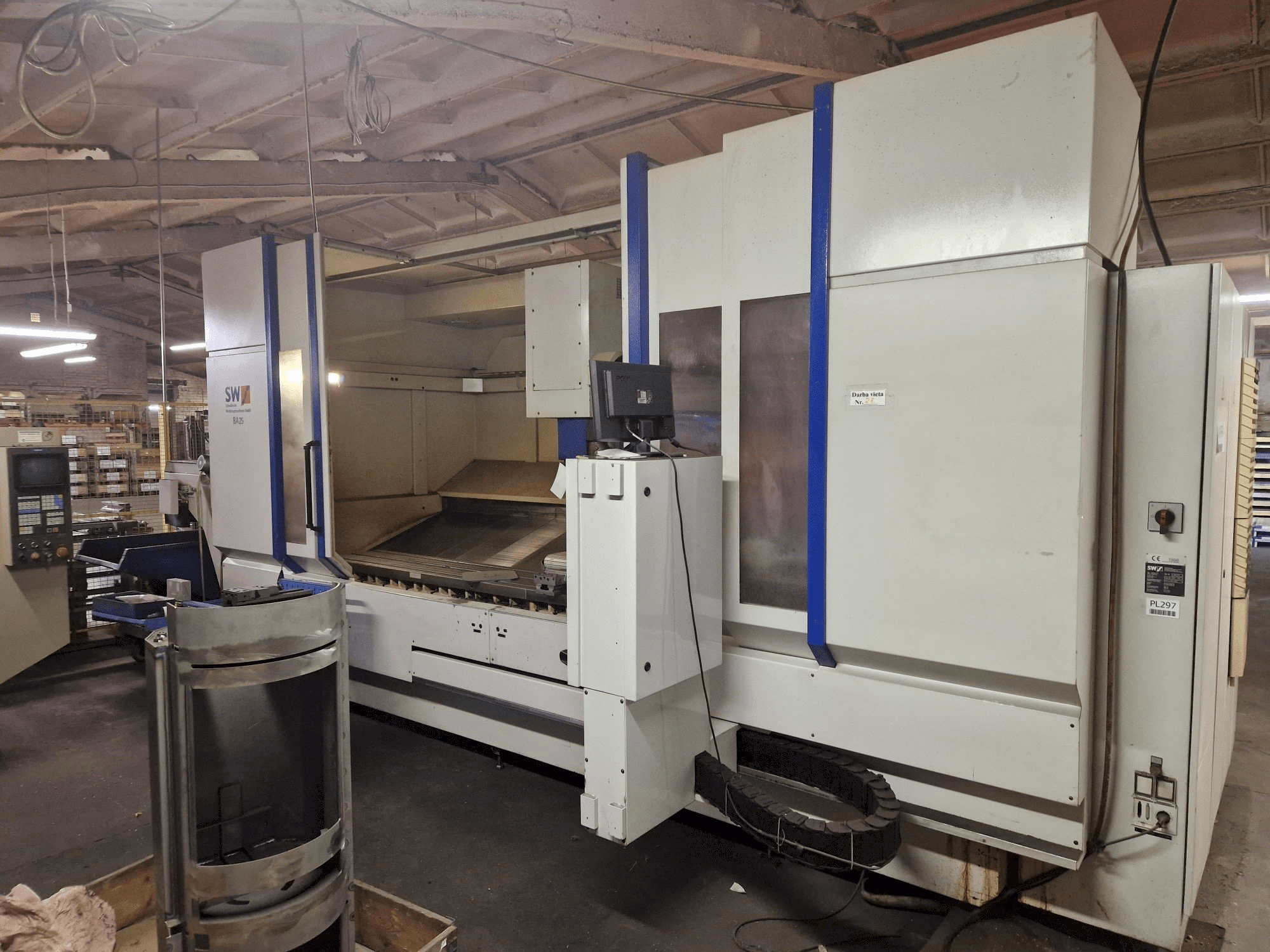 Koneen SW BA 25 etunäkymä