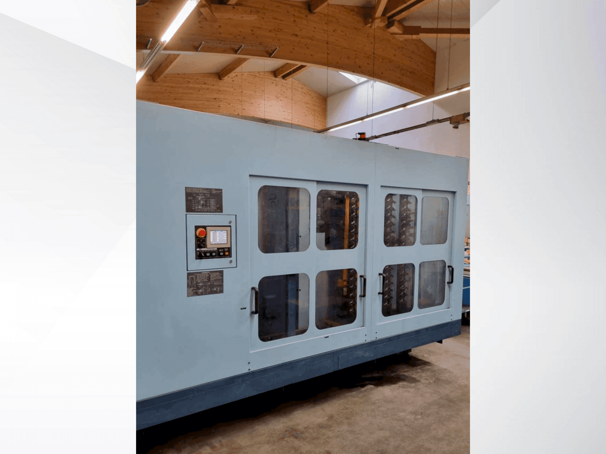 Koneen Matsuura H PLUS-405 etunäkymä