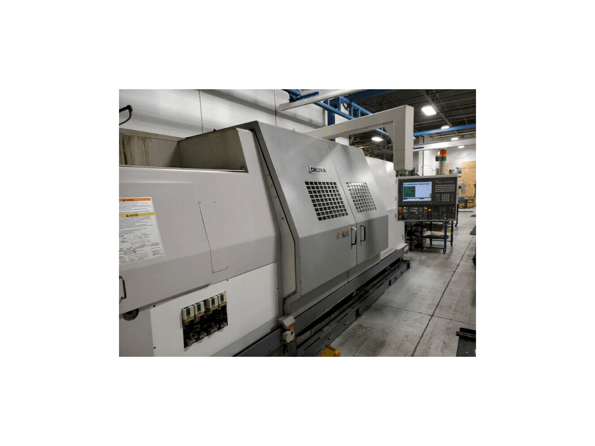 Koneen Okuma LB45 II vasemman sivun näkymä