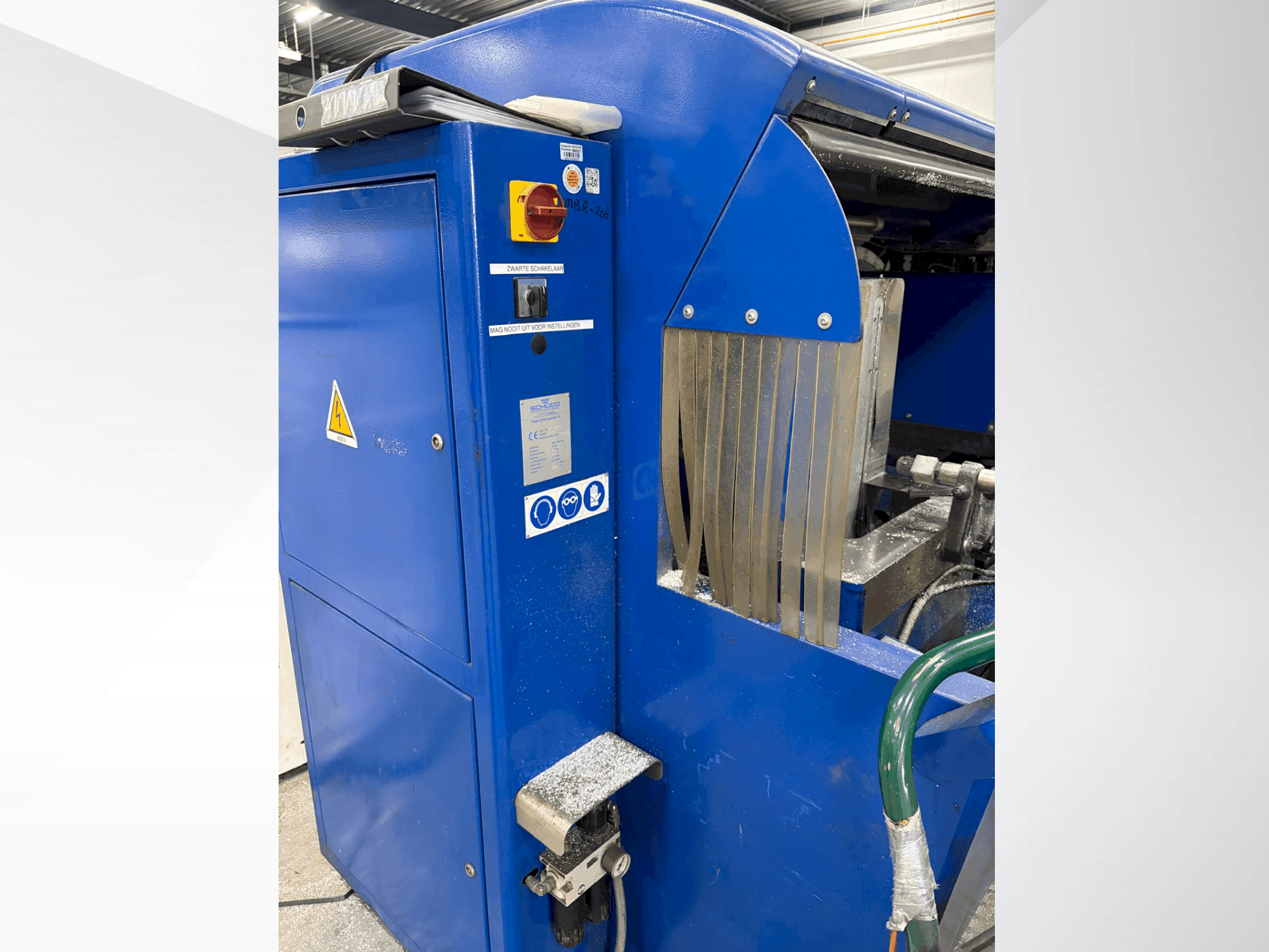 Koneen SCHÜCO B 50 S etunäkymä