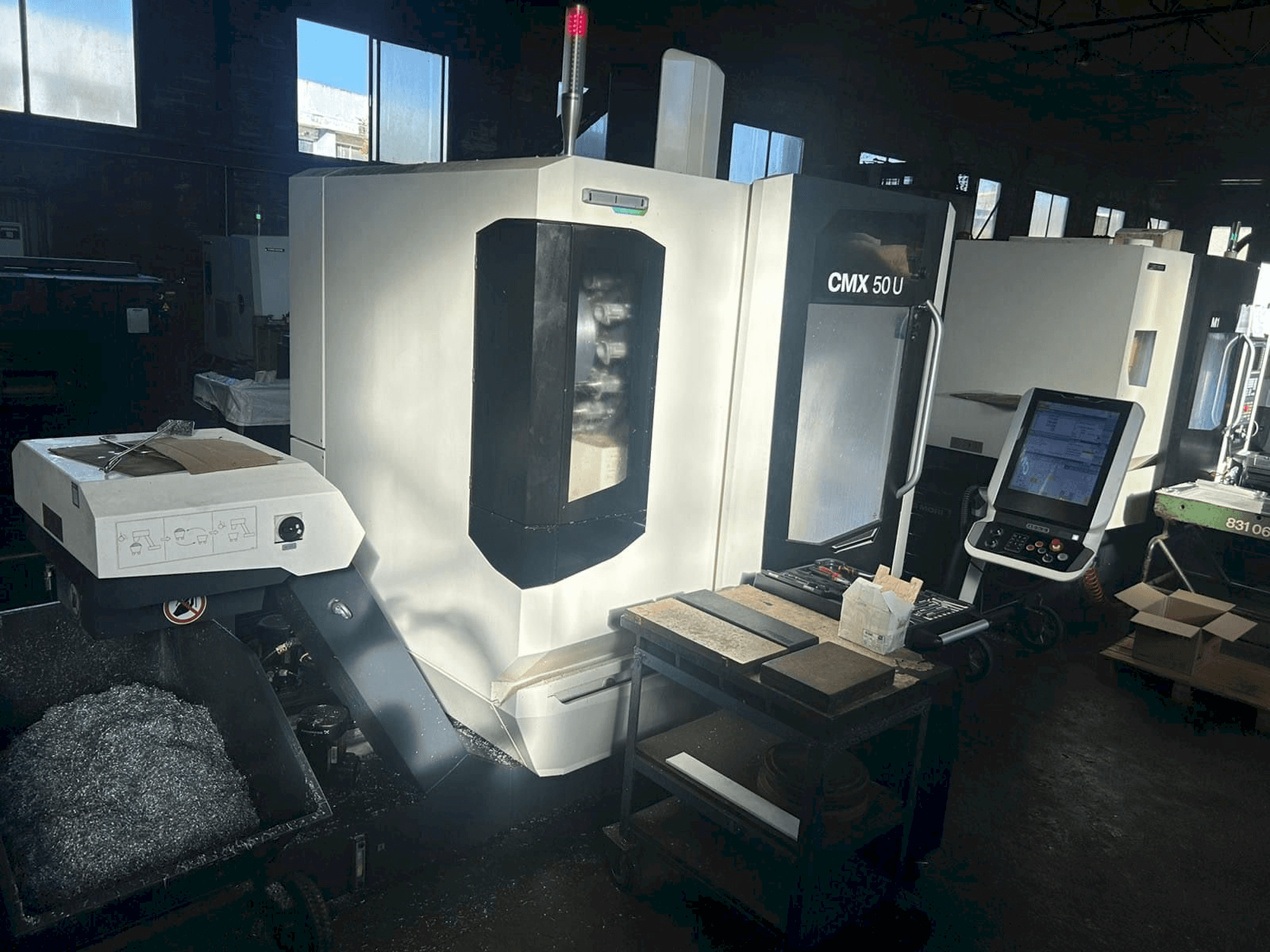 Koneen DMG MORI CMX 50 U etunäkymä