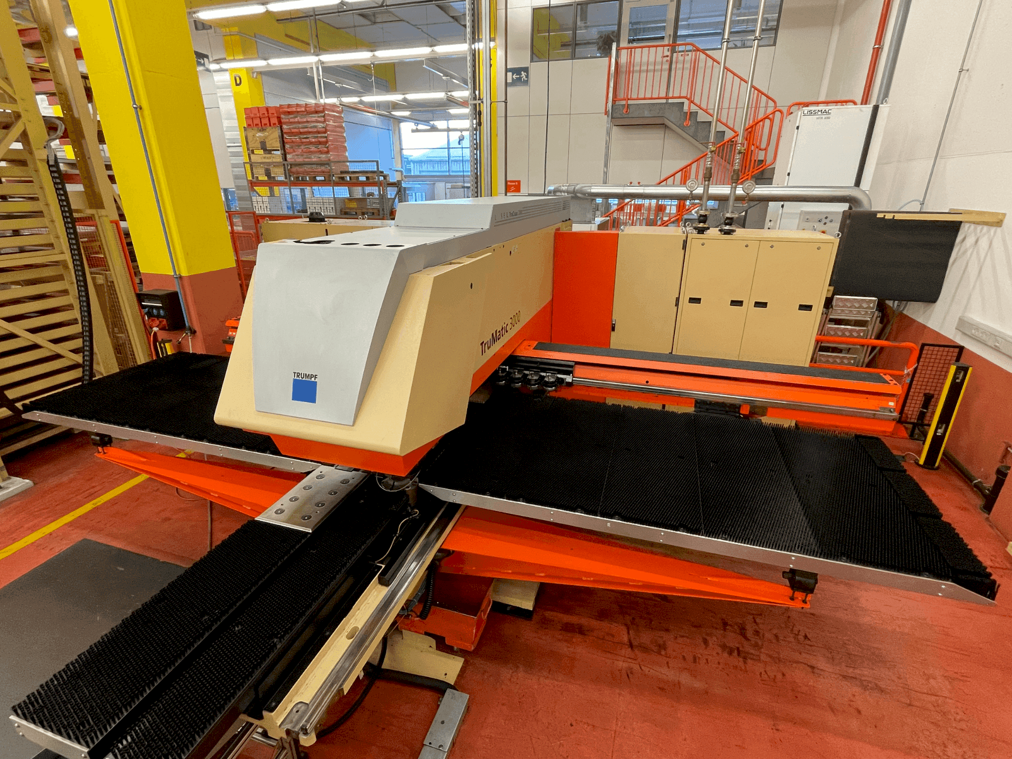 Koneen TRUMPF TruMatic 3000 etunäkymä