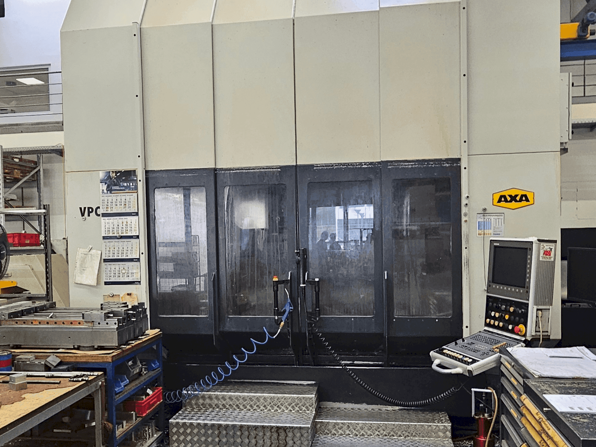 Koneen AXA VPC-40-U etunäkymä