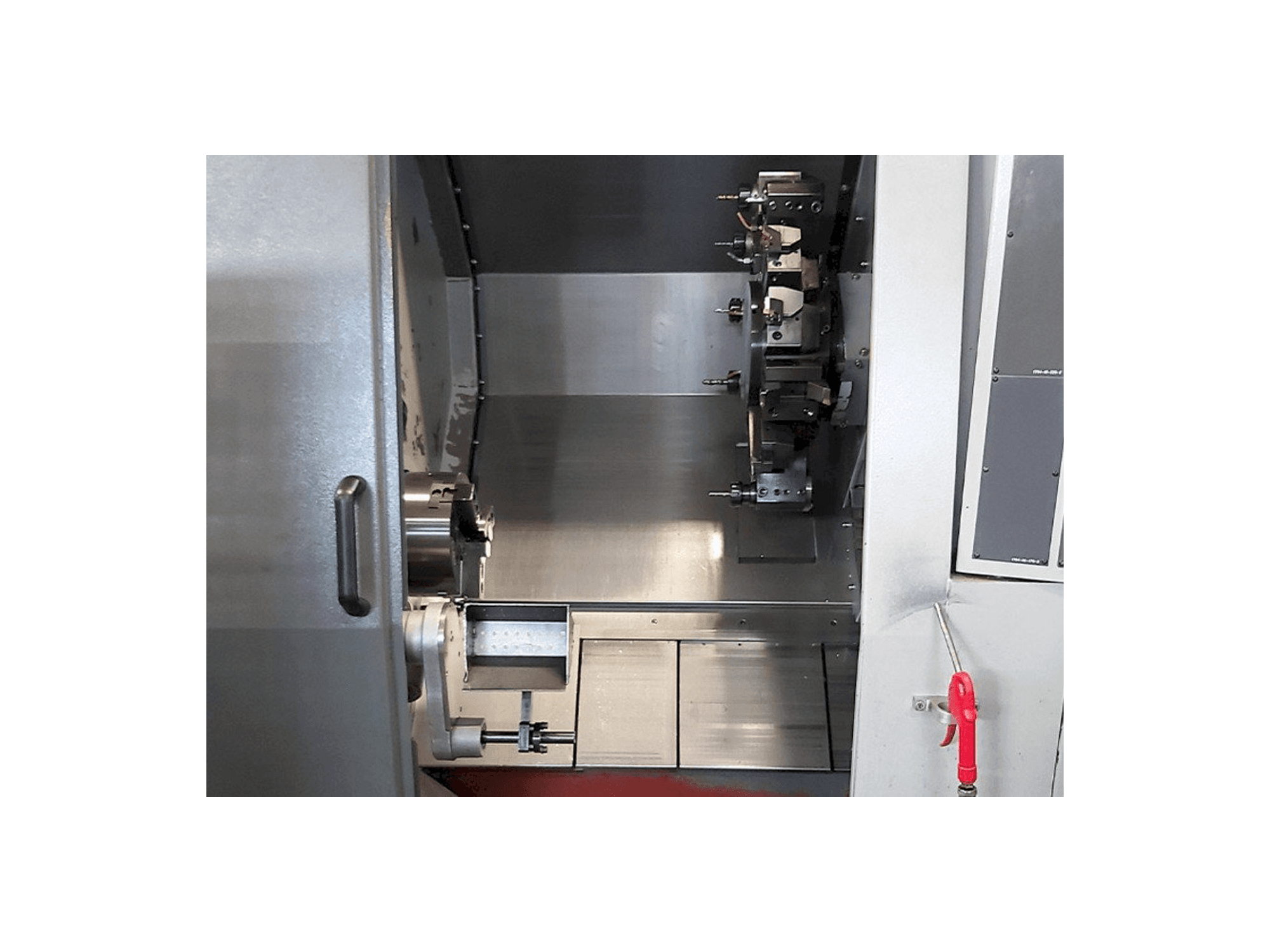 Koneen Hyundai Kia SKT210SY etunäkymä