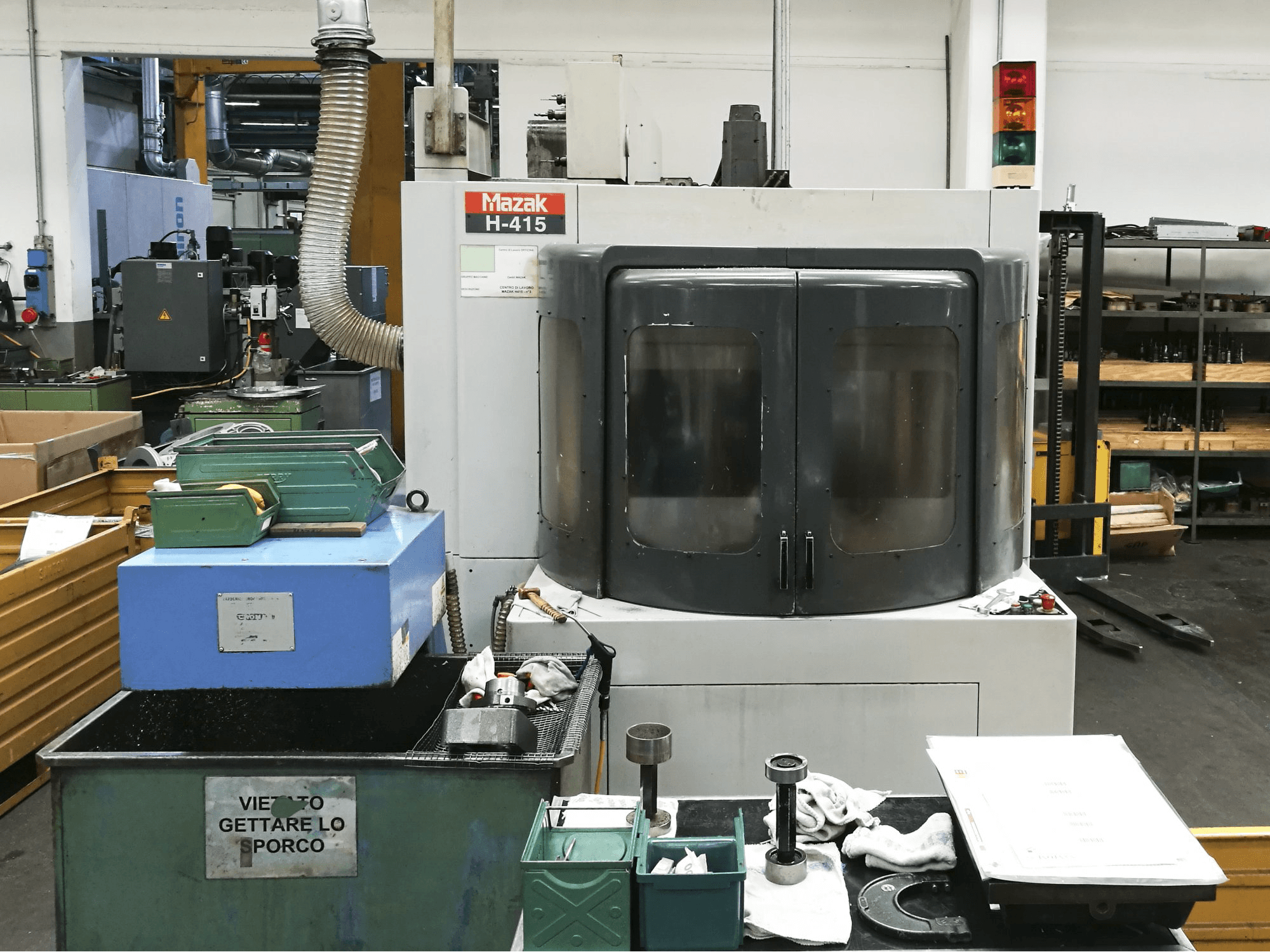 Koneen Mazak etunäkymäH-415
