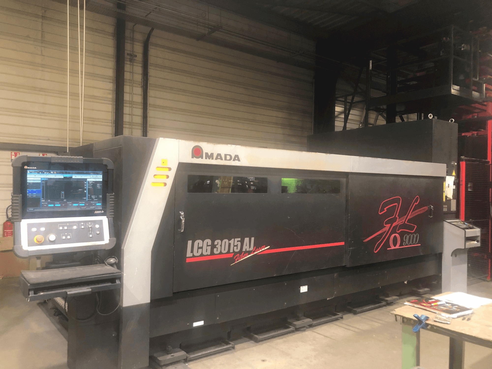 Koneen AMADA LCG-3015AJ 9kw + ASLUL TWIN TOWER etunäkymä