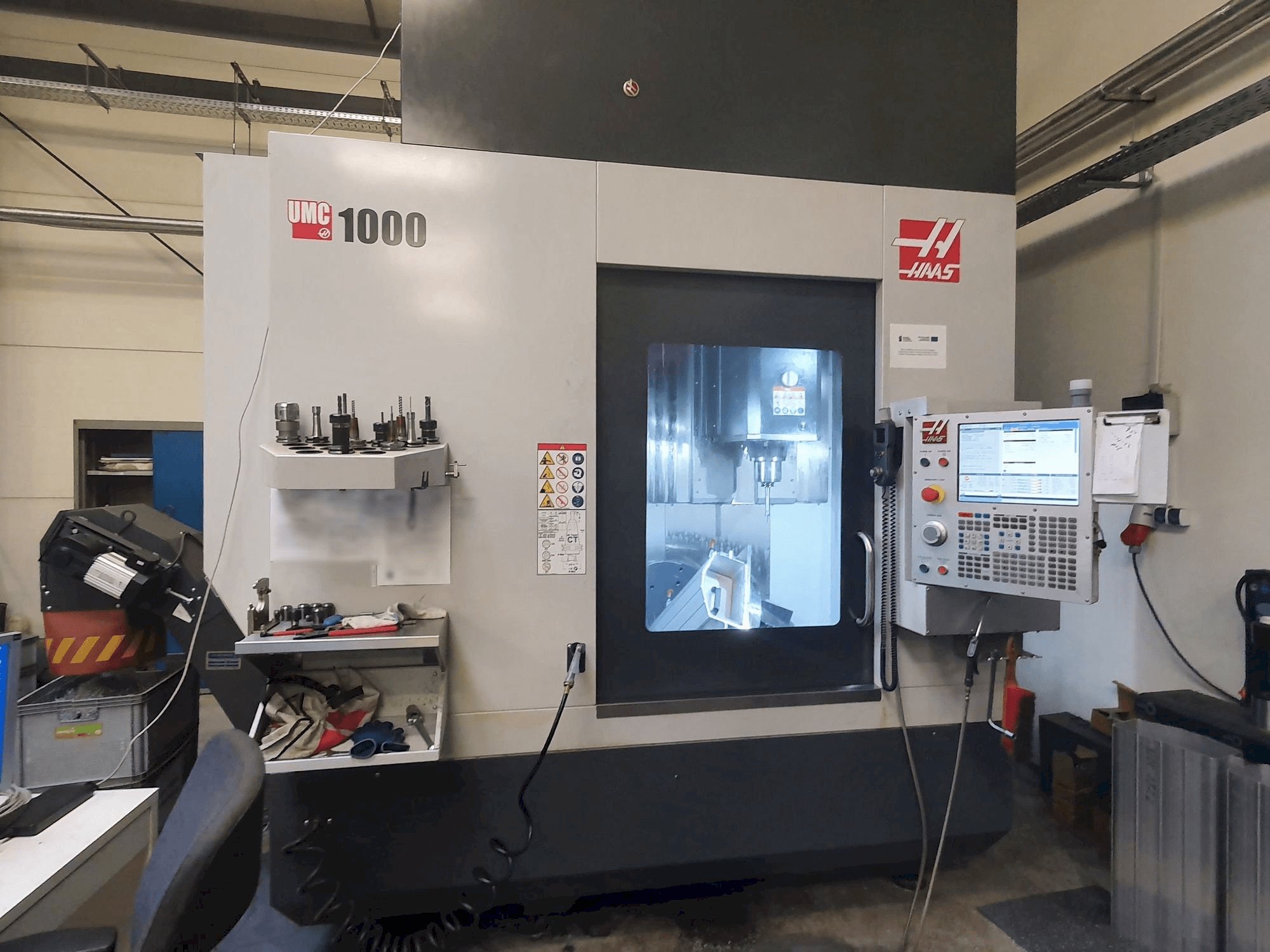 Koneen HAAS UMC-1000 etunäkymä