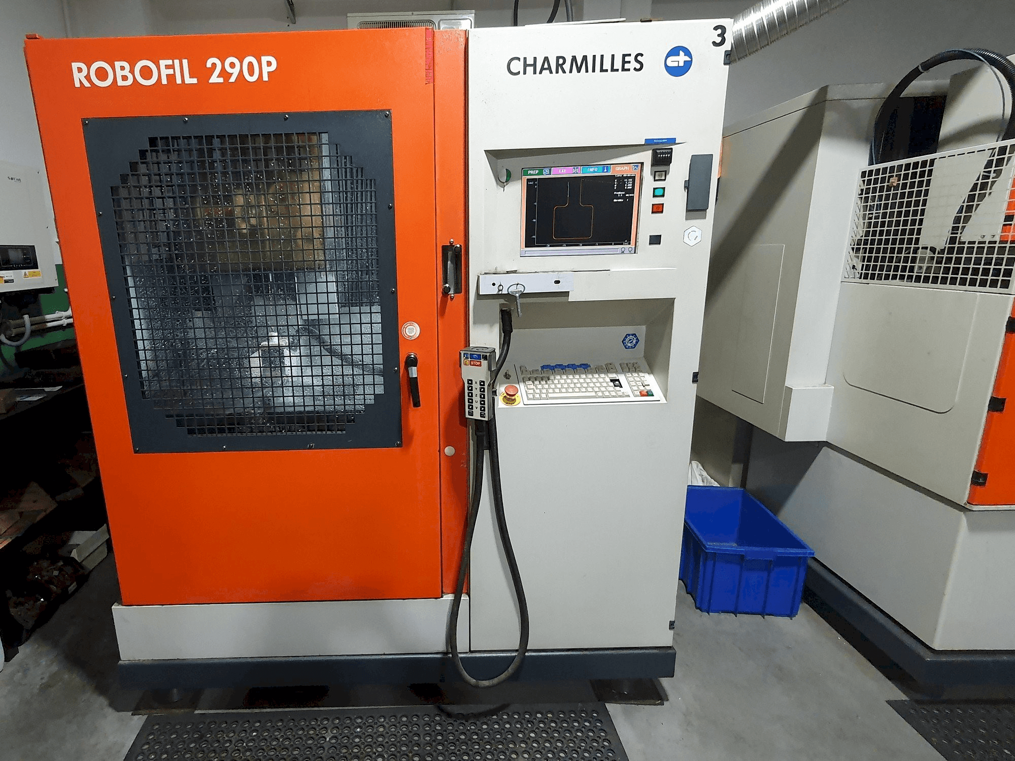 Koneen CHARMILLES Robofil 290P etunäkymä