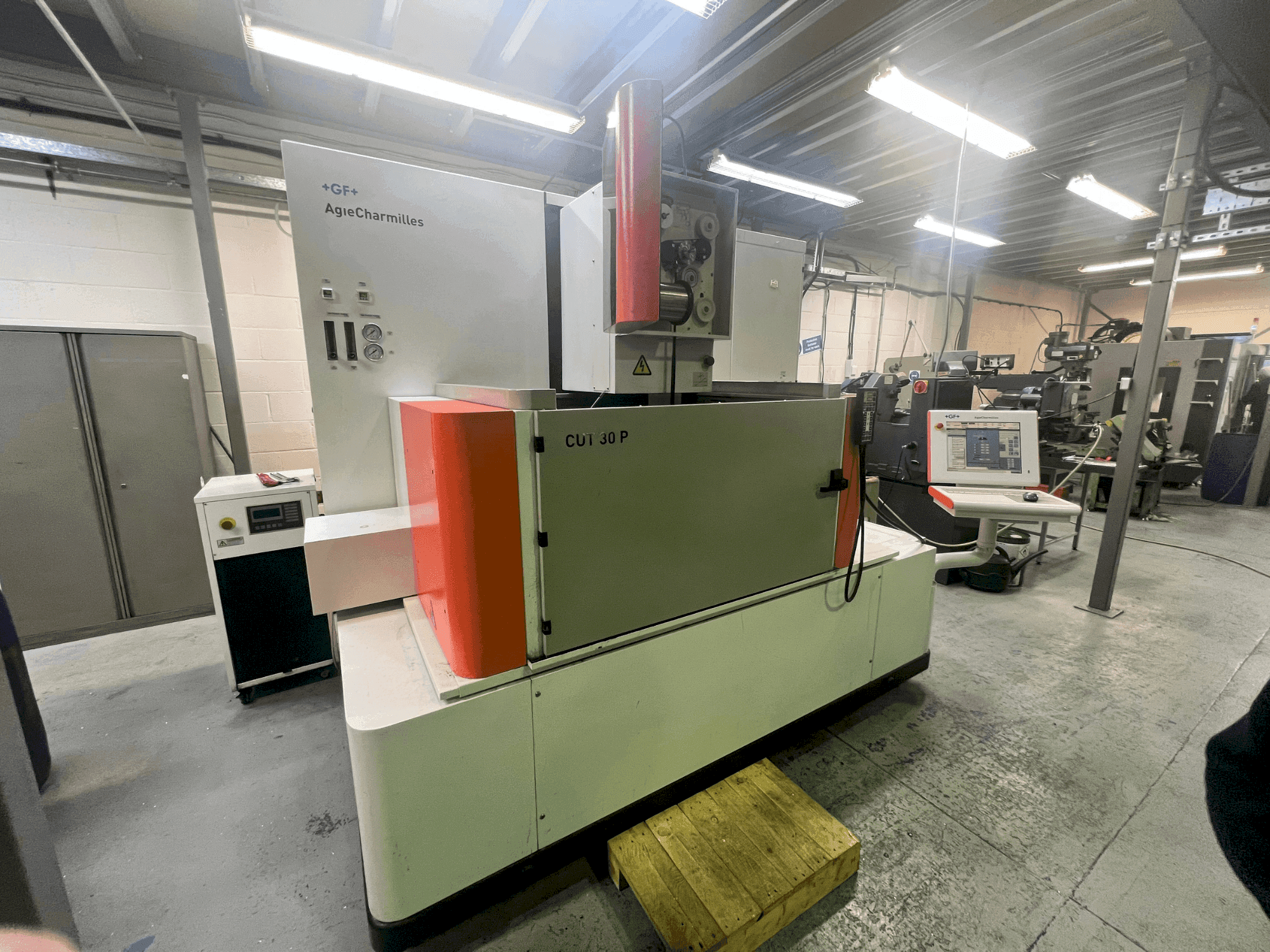 Koneen AgieCharmilles CUT 30P etunäkymä