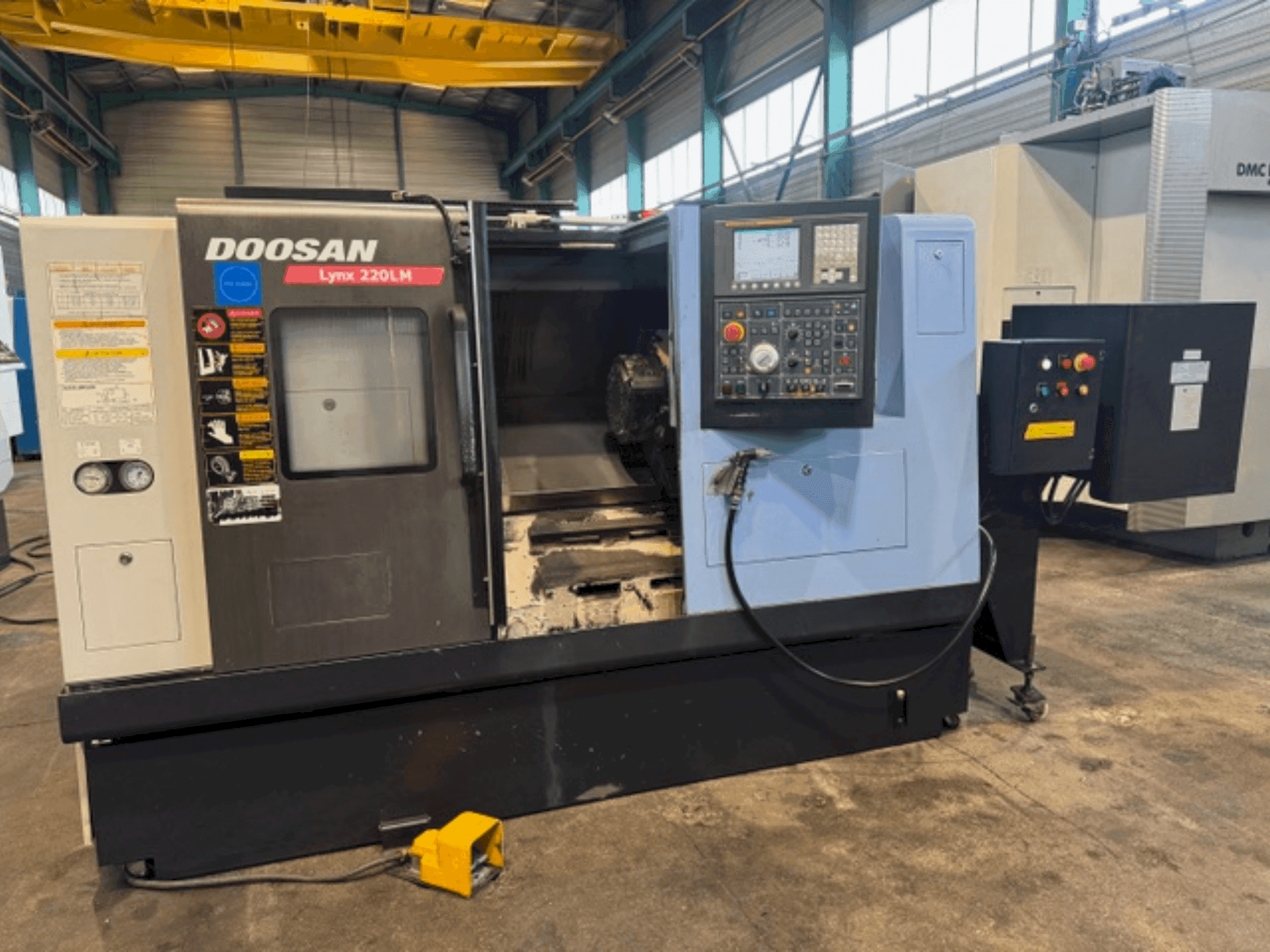 Koneen DOOSAN LYNX 220 LMA etunäkymä