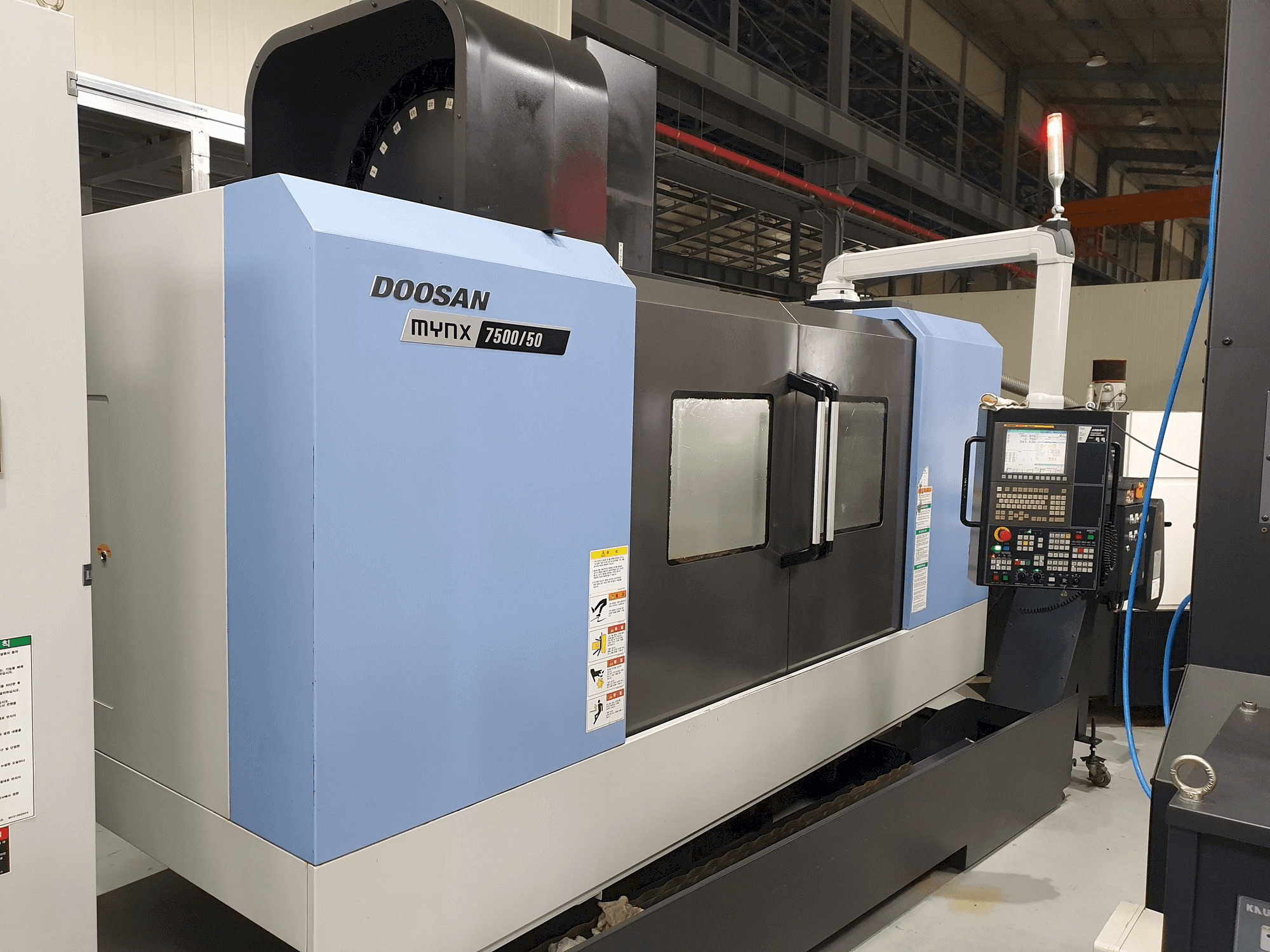 Koneen Doosan MYNX 7500/50 etunäkymä