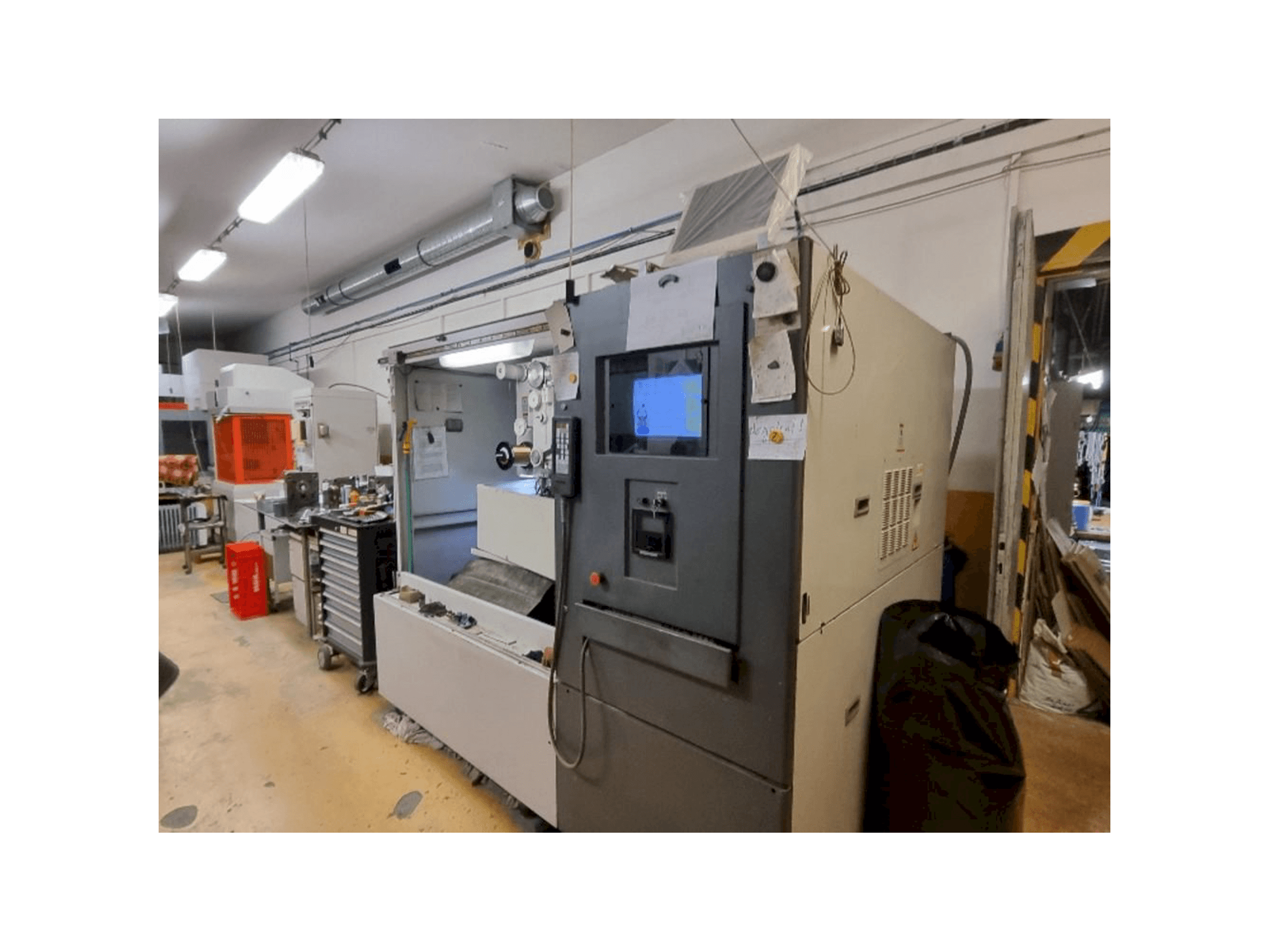 Koneen HITACHI SEIKI 254Y etunäkymä