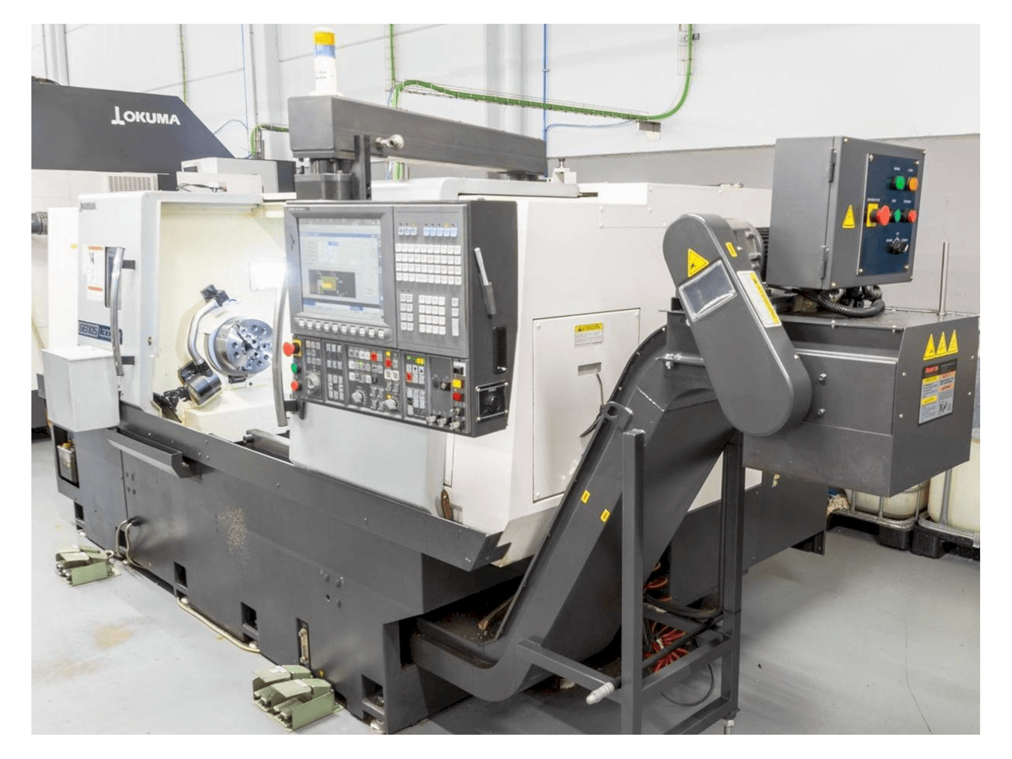 Koneen Okuma Genos L300E-M etunäkymä