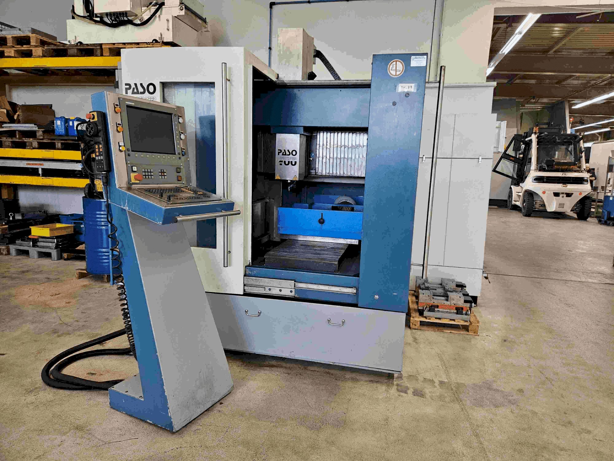 Koneen PASO PS400 (2004) etunäkymä