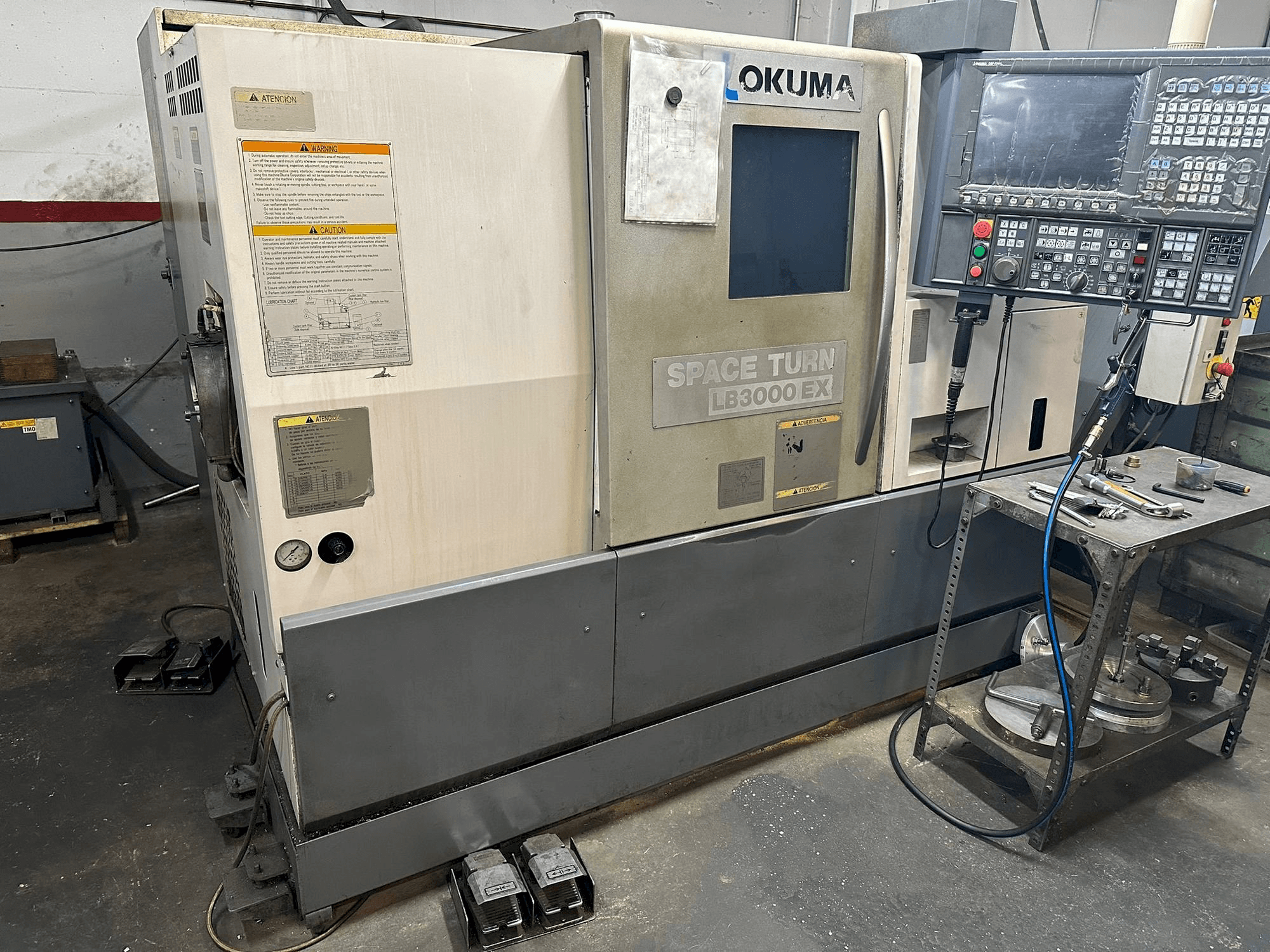 Koneen Okuma LB 3000EX etunäkymä