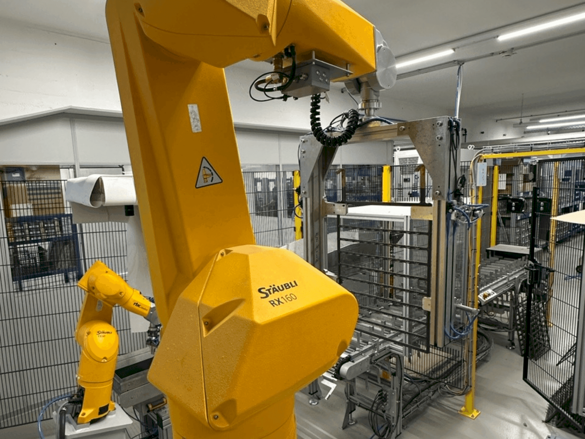 Koneen STAUBLI RX160 etunäkymä