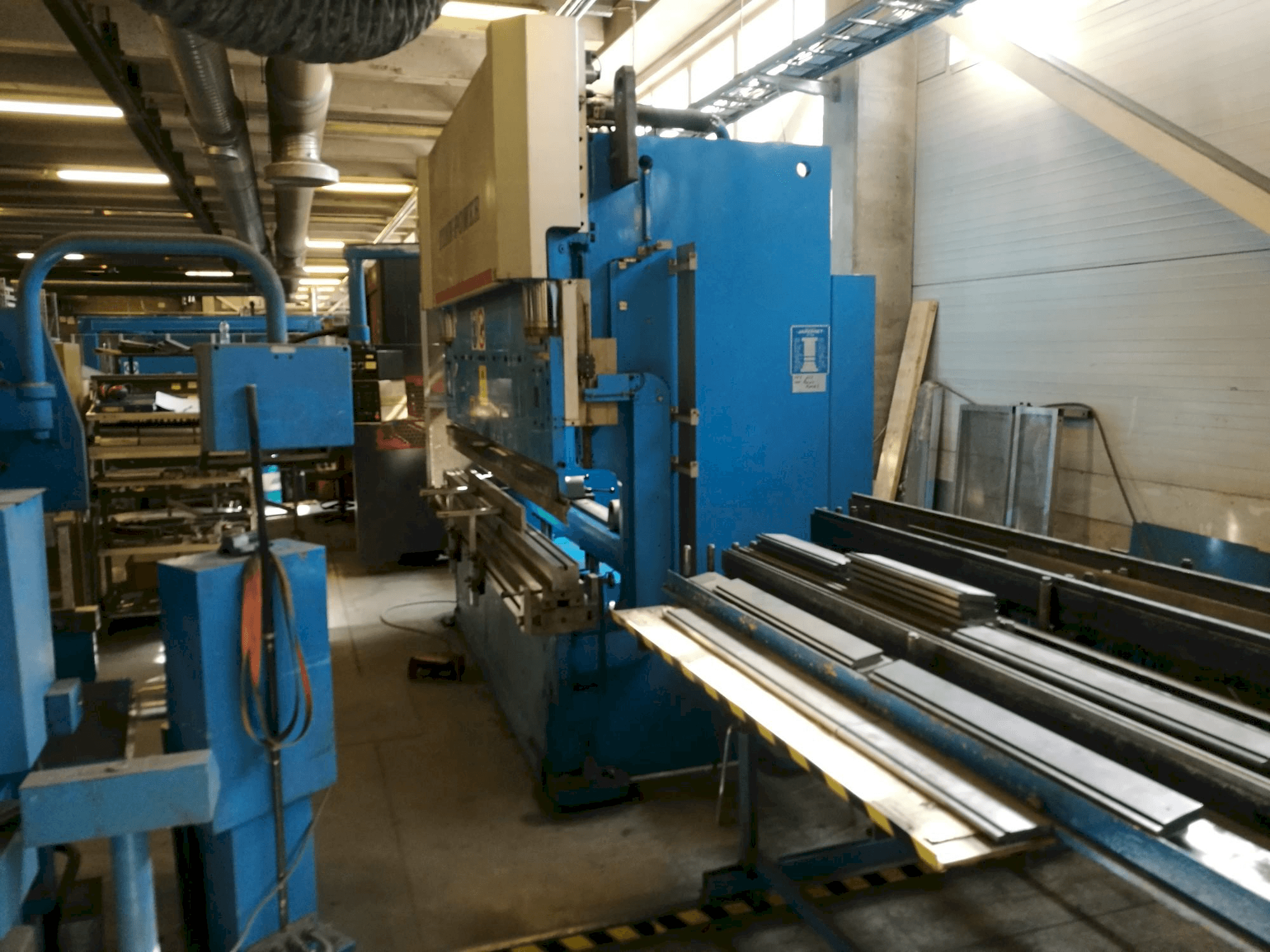Koneen Finn-Power JAROMET CNC J 100 -3000 etunäkymä