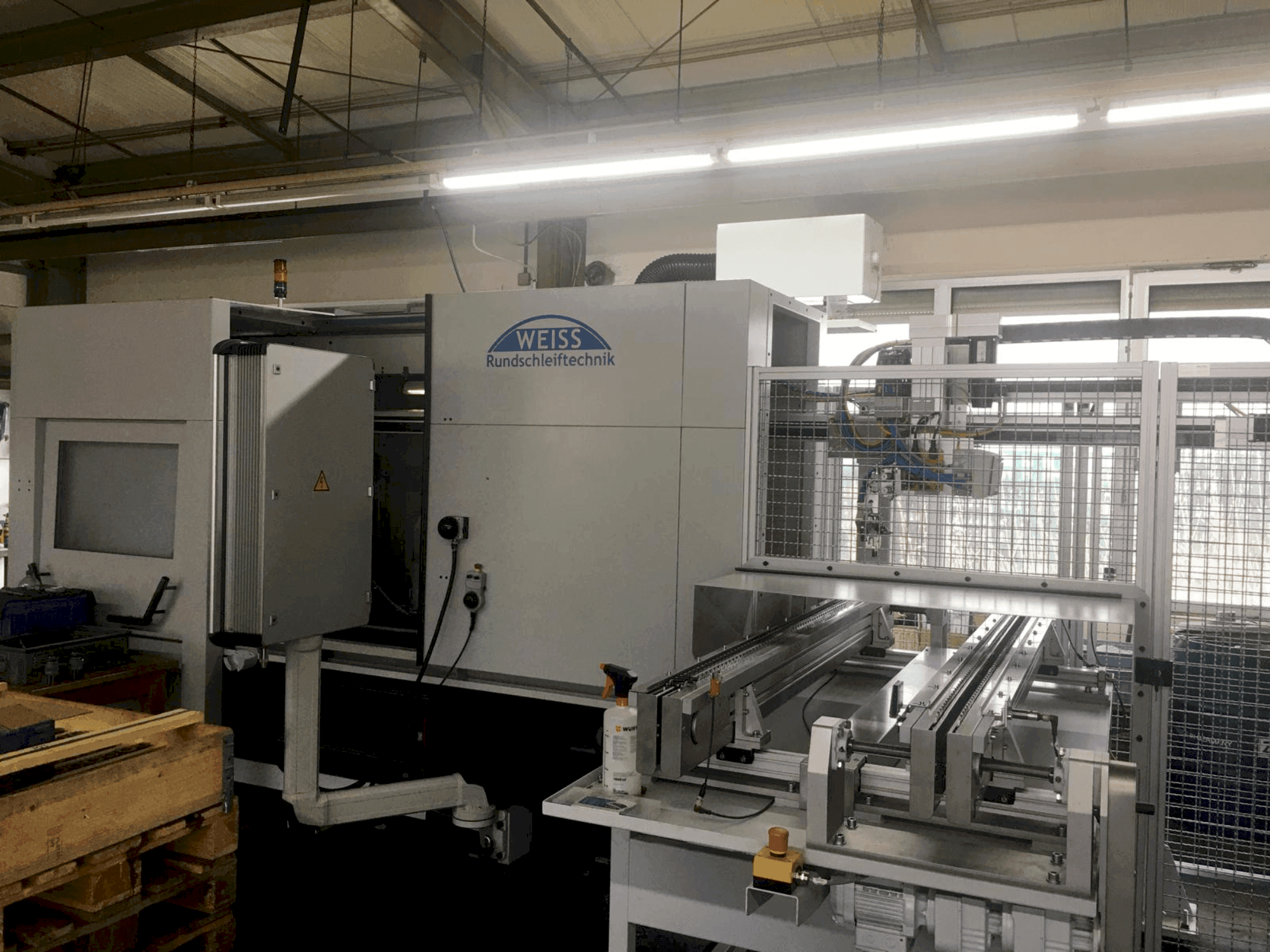 Koneen WEISS Rundschleiftechnik K52 etunäkymä