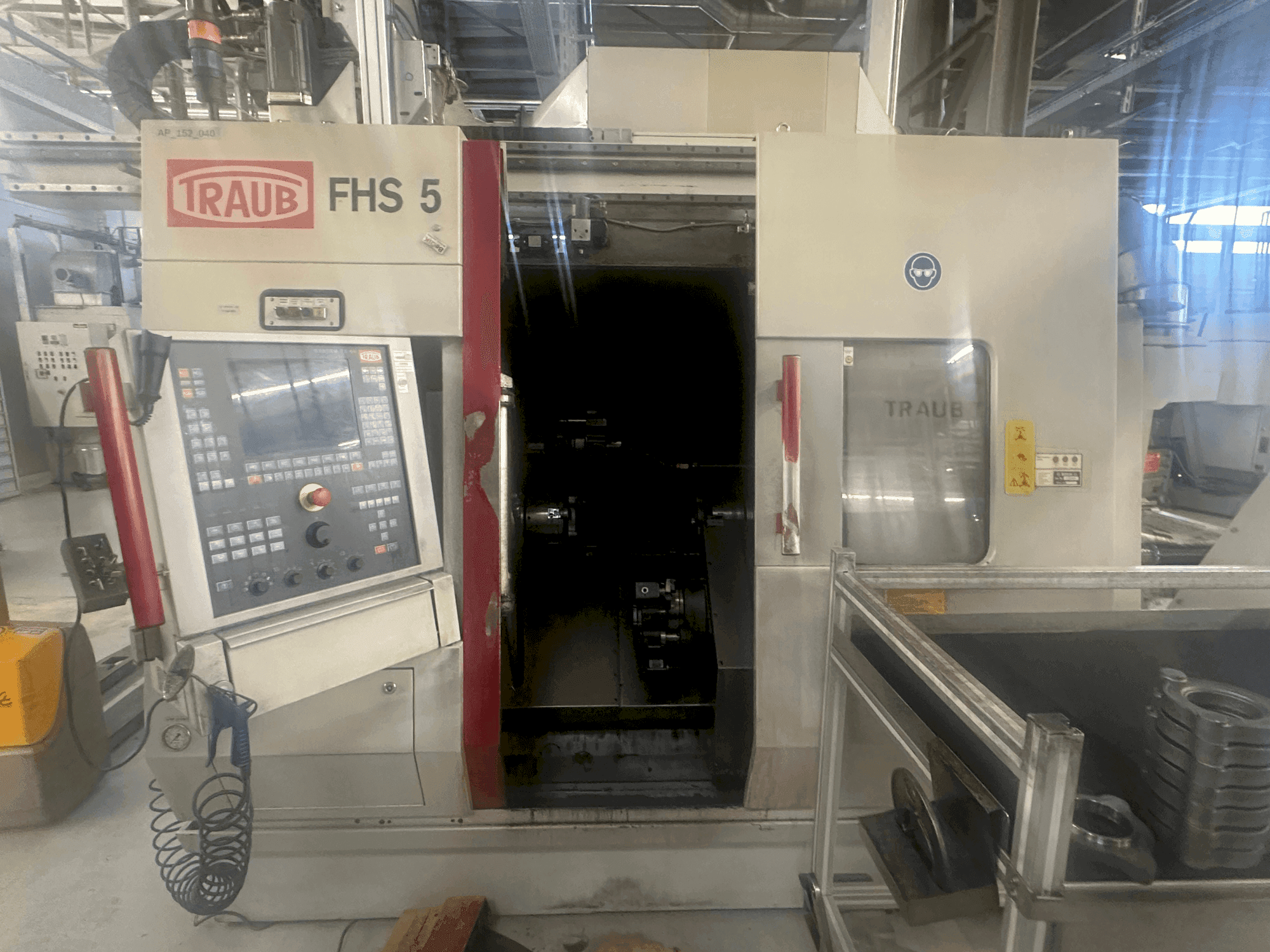 Koneen TRAUB TNC 42/65 etunäkymä