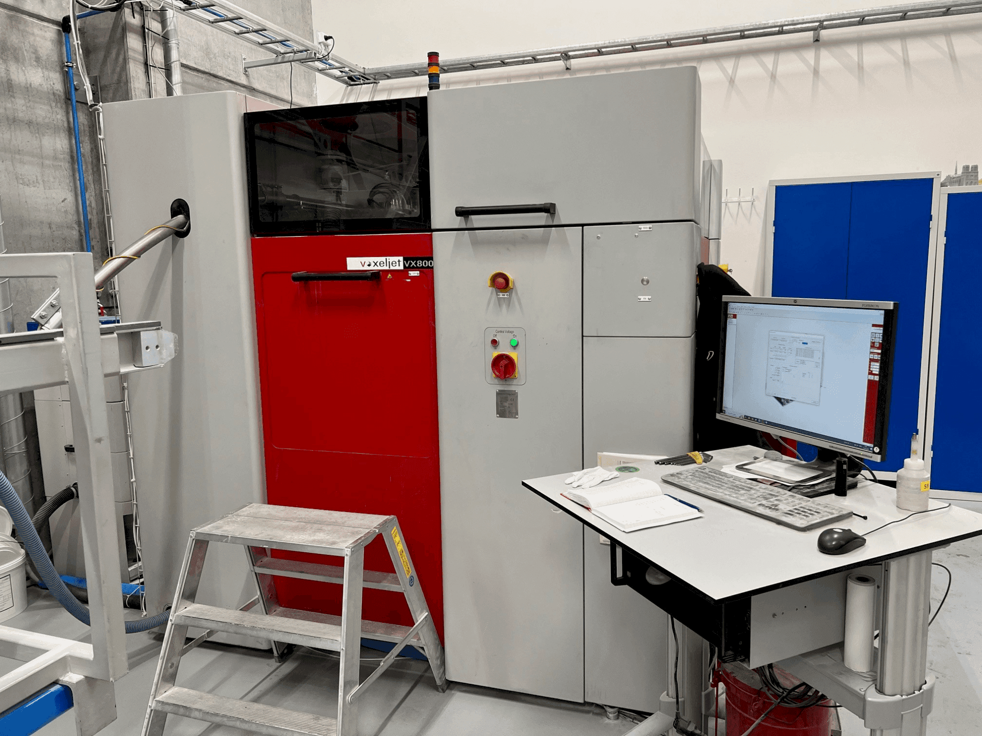 Koneen VOXELJET VX800 (2010) etunäkymä