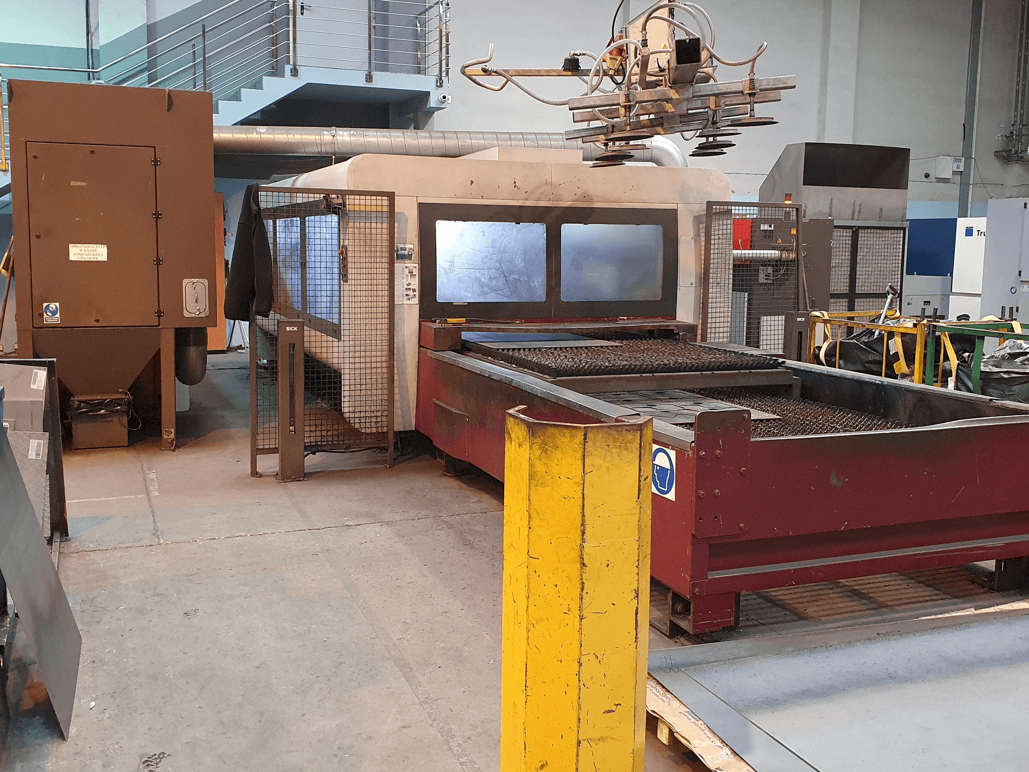 Koneen Bystronic BySprint Pro 3015 vasemman sivun näkymä