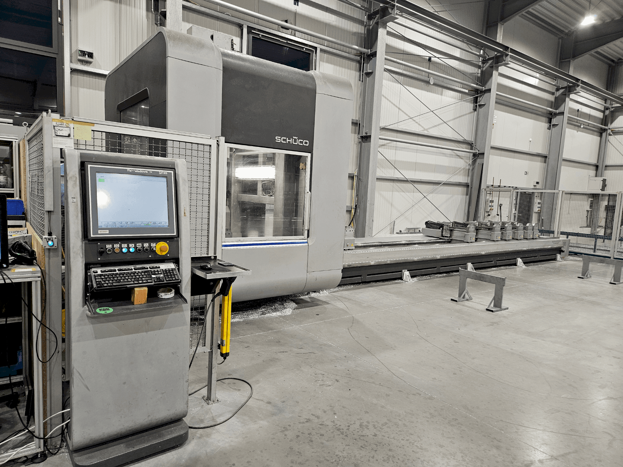 Koneen SCHÜCO DC 500 etunäkymä