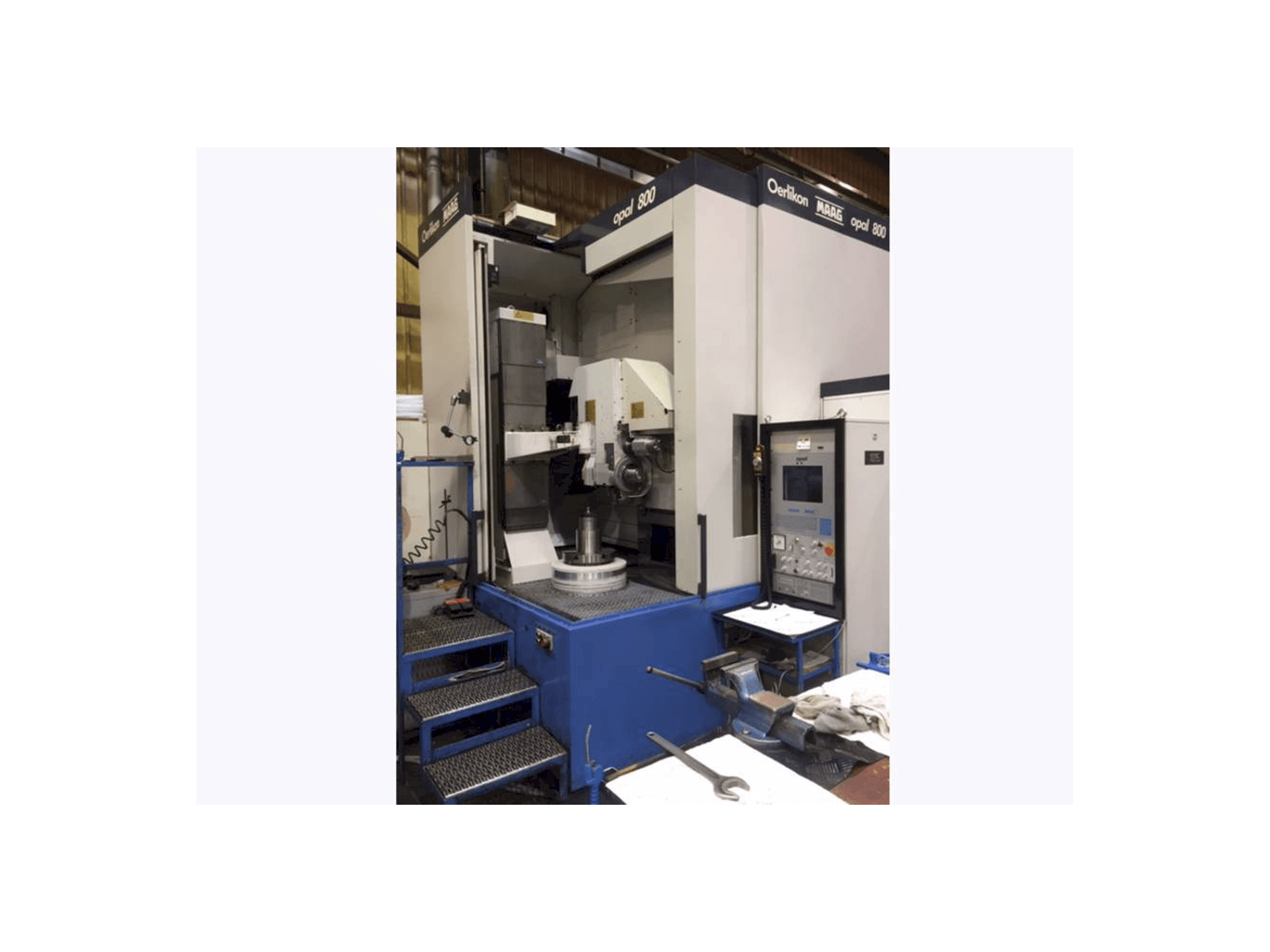 Koneen Oerlikon MAAG OPAL 800 etunäkymä