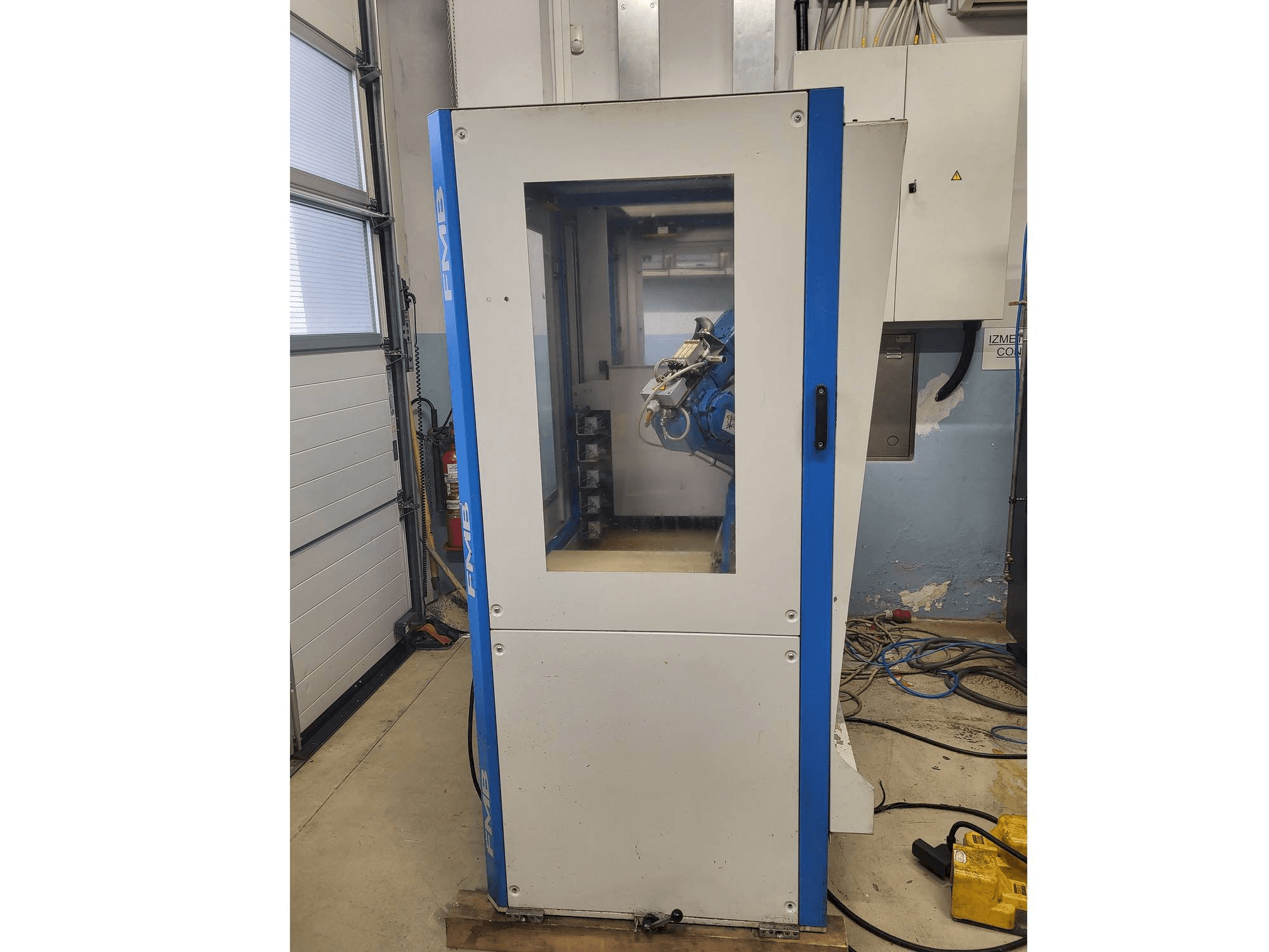 Koneen Yaskawa YR-MH005LS-A12 etunäkymä