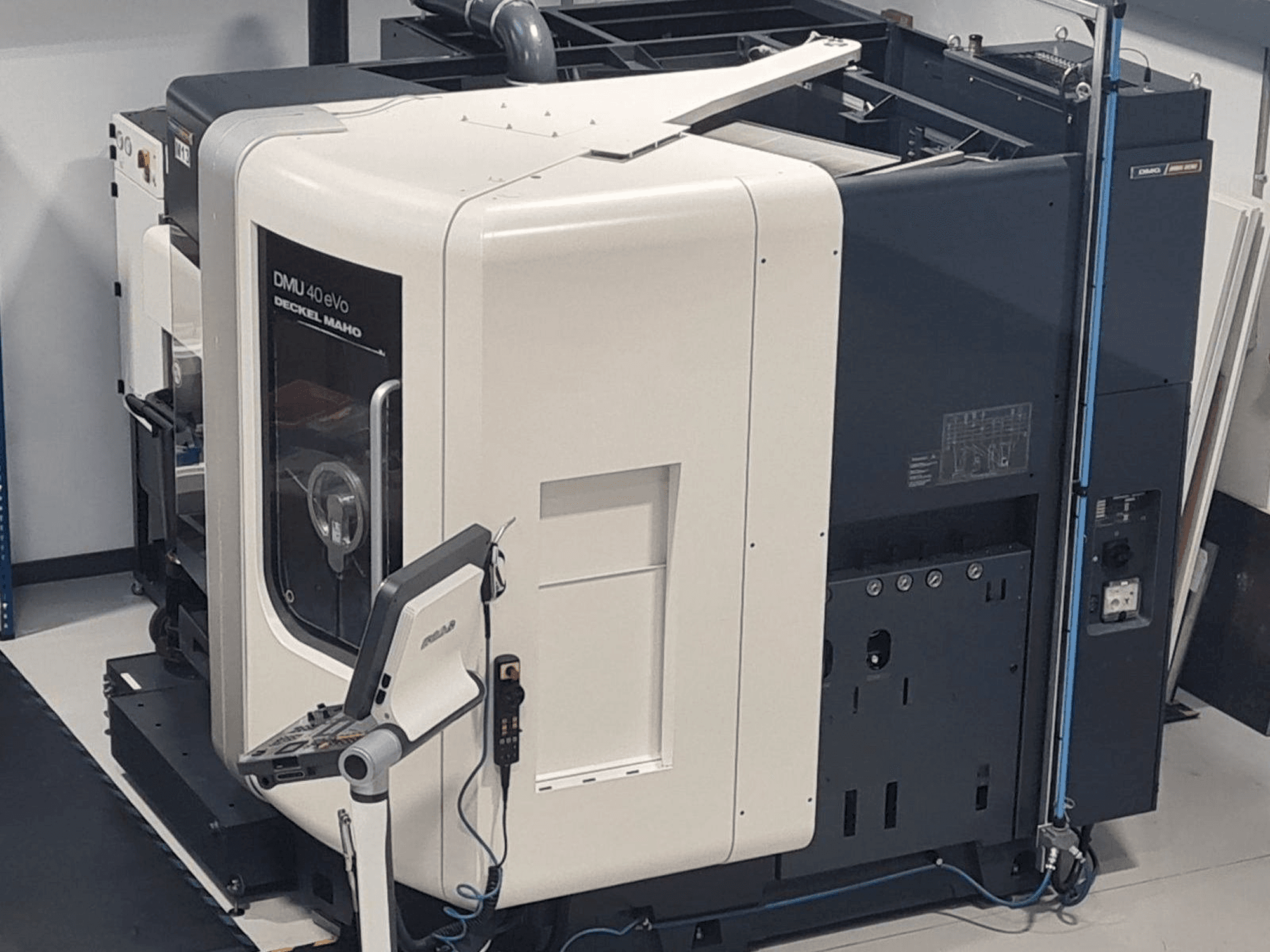 Koneen DMG MORI DMU40 eVo etunäkymä