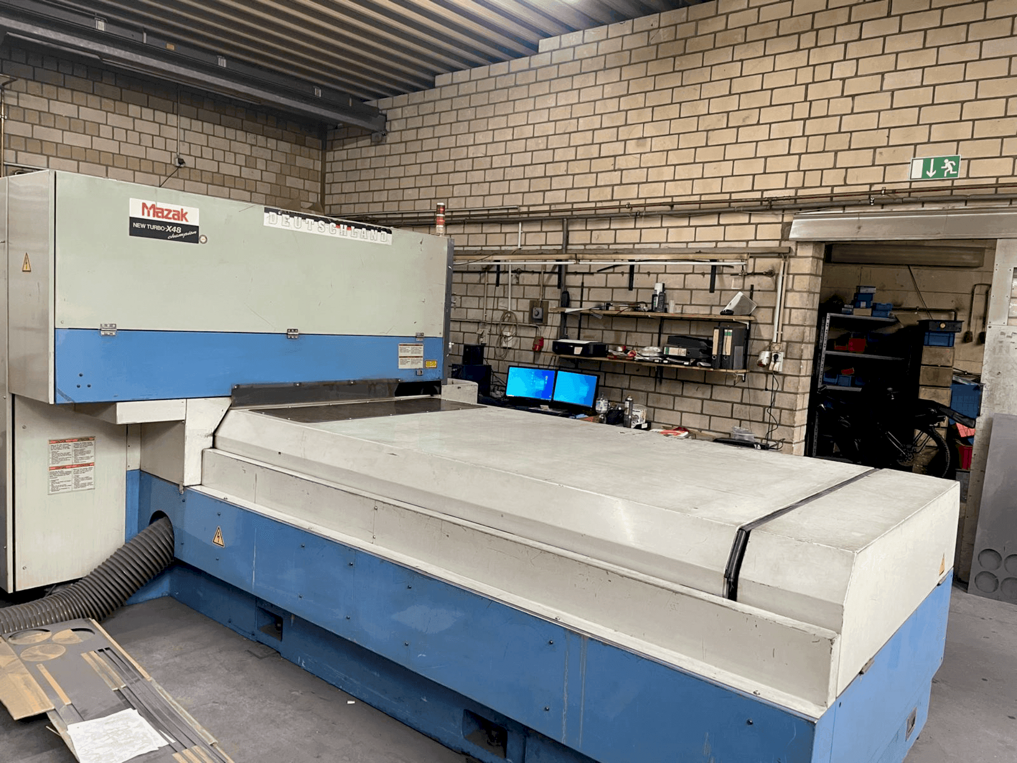 Koneen Mazak NT-X48 etunäkymä