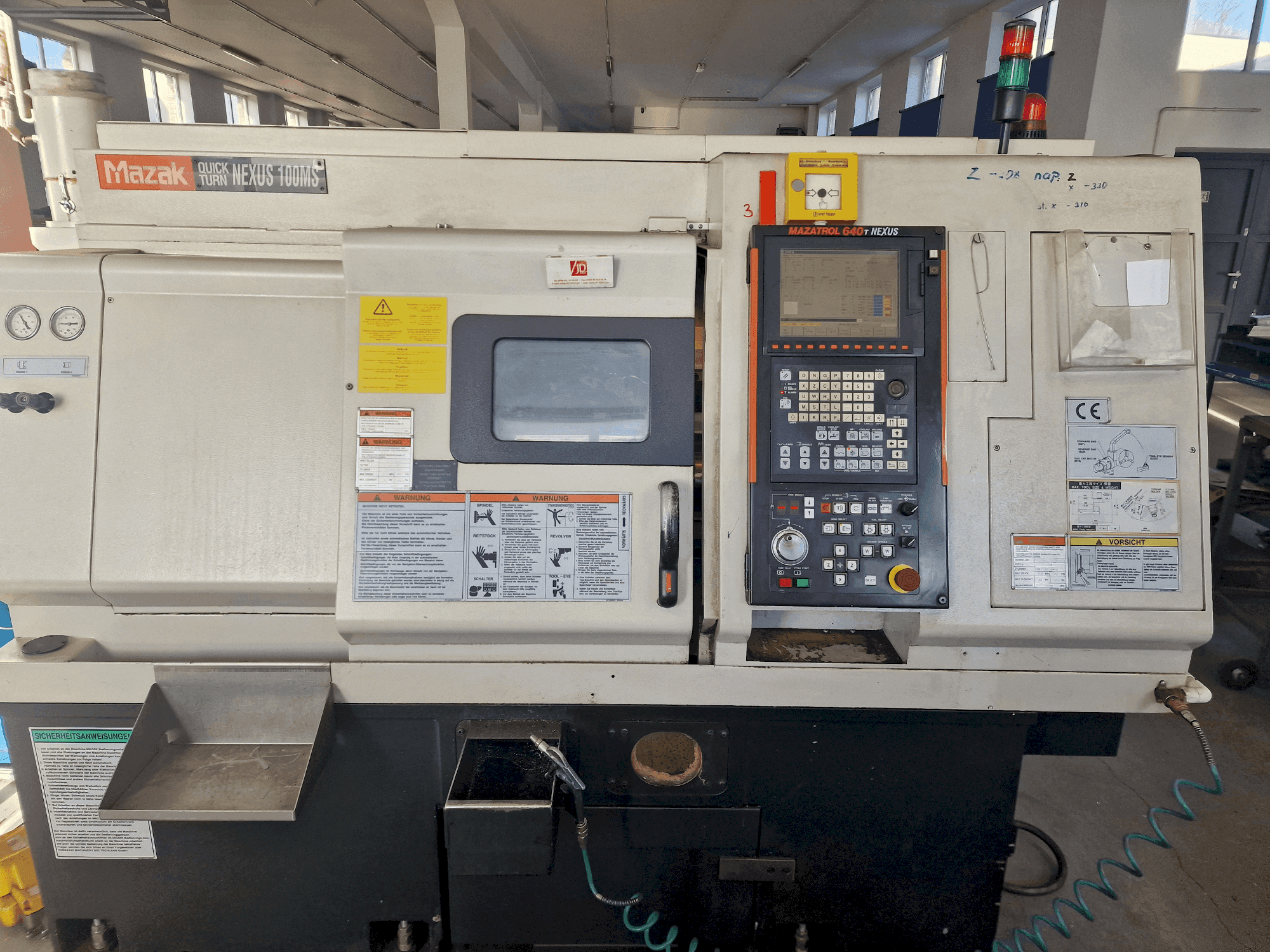 Koneen Mazak QTN-100 MS etunäkymä