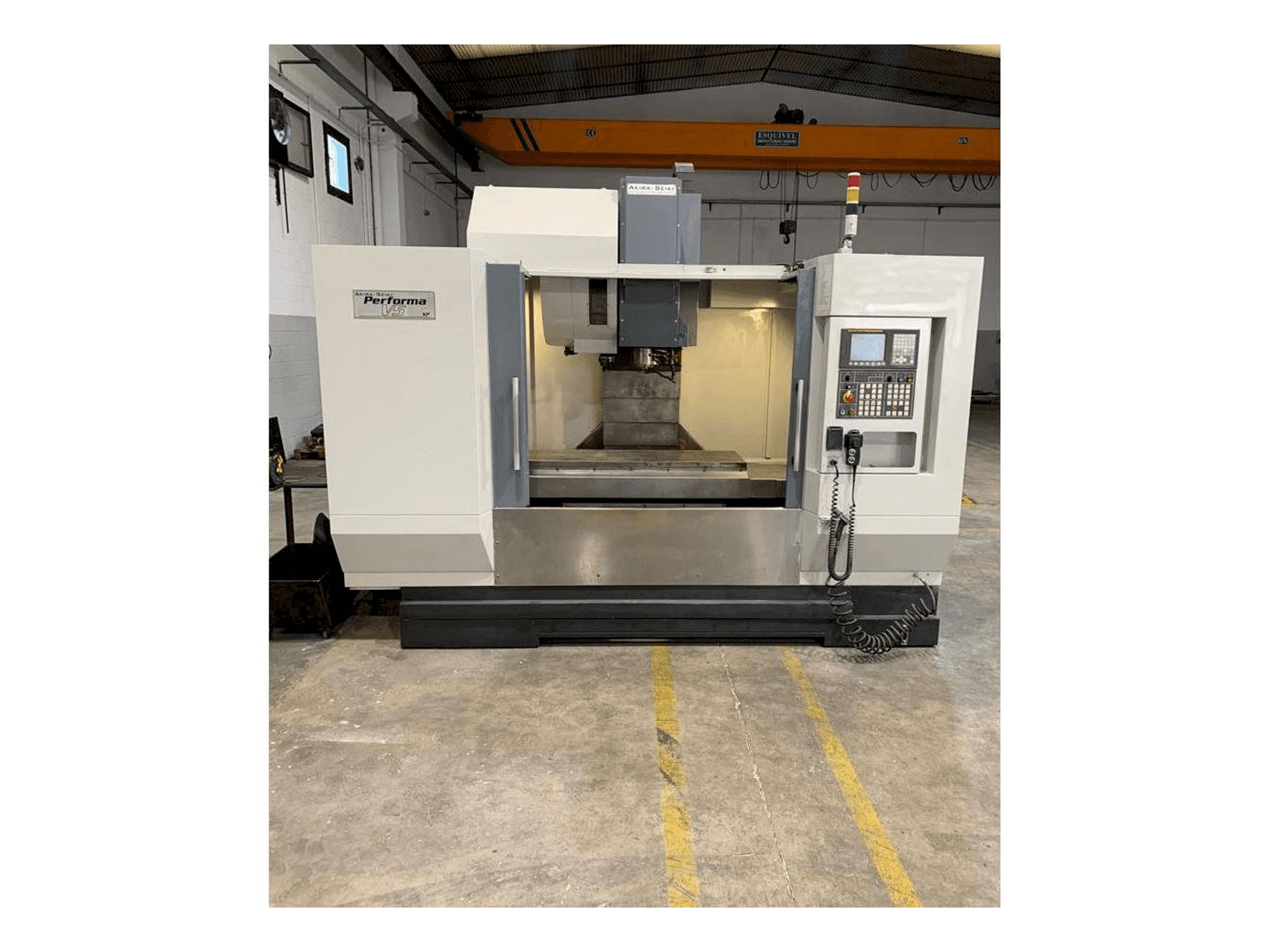 Koneen Akira Seiki V5 XP etunäkymä