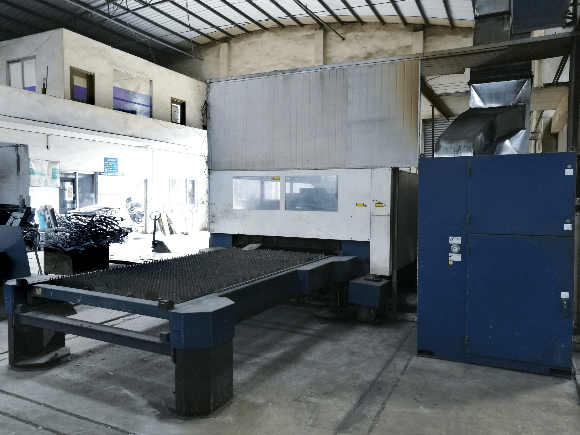 Koneen 1 Trumpf oikea näkymä TruLaser L3030
