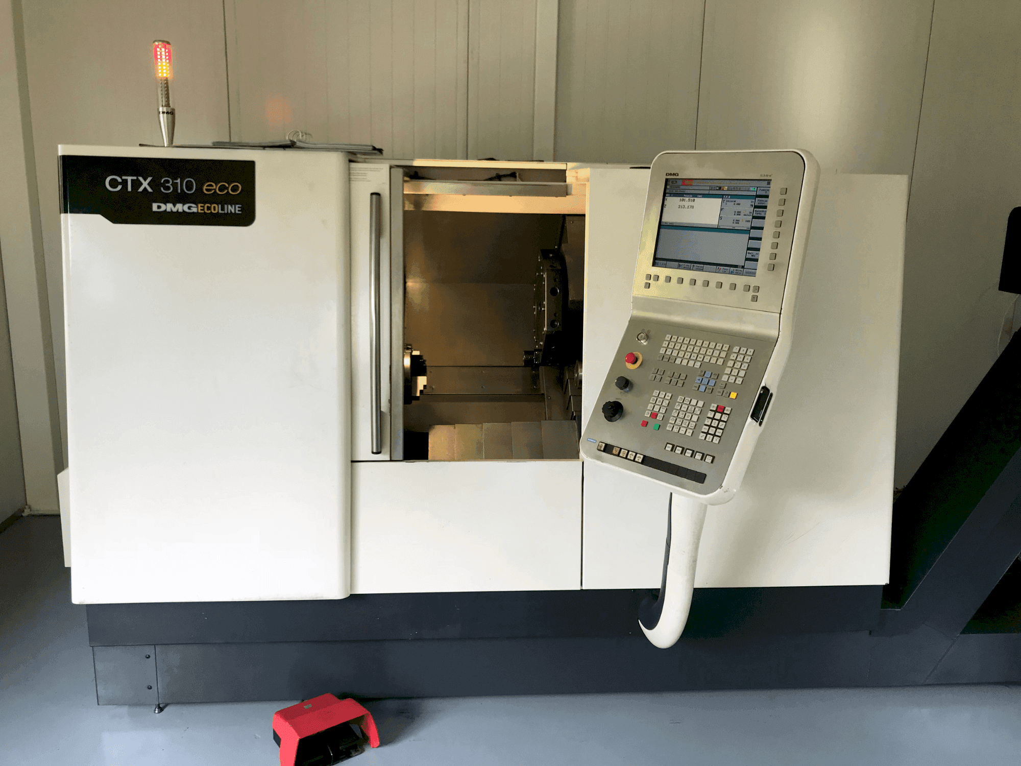 Koneen DMG CTX 310 ecoline etunäkymä