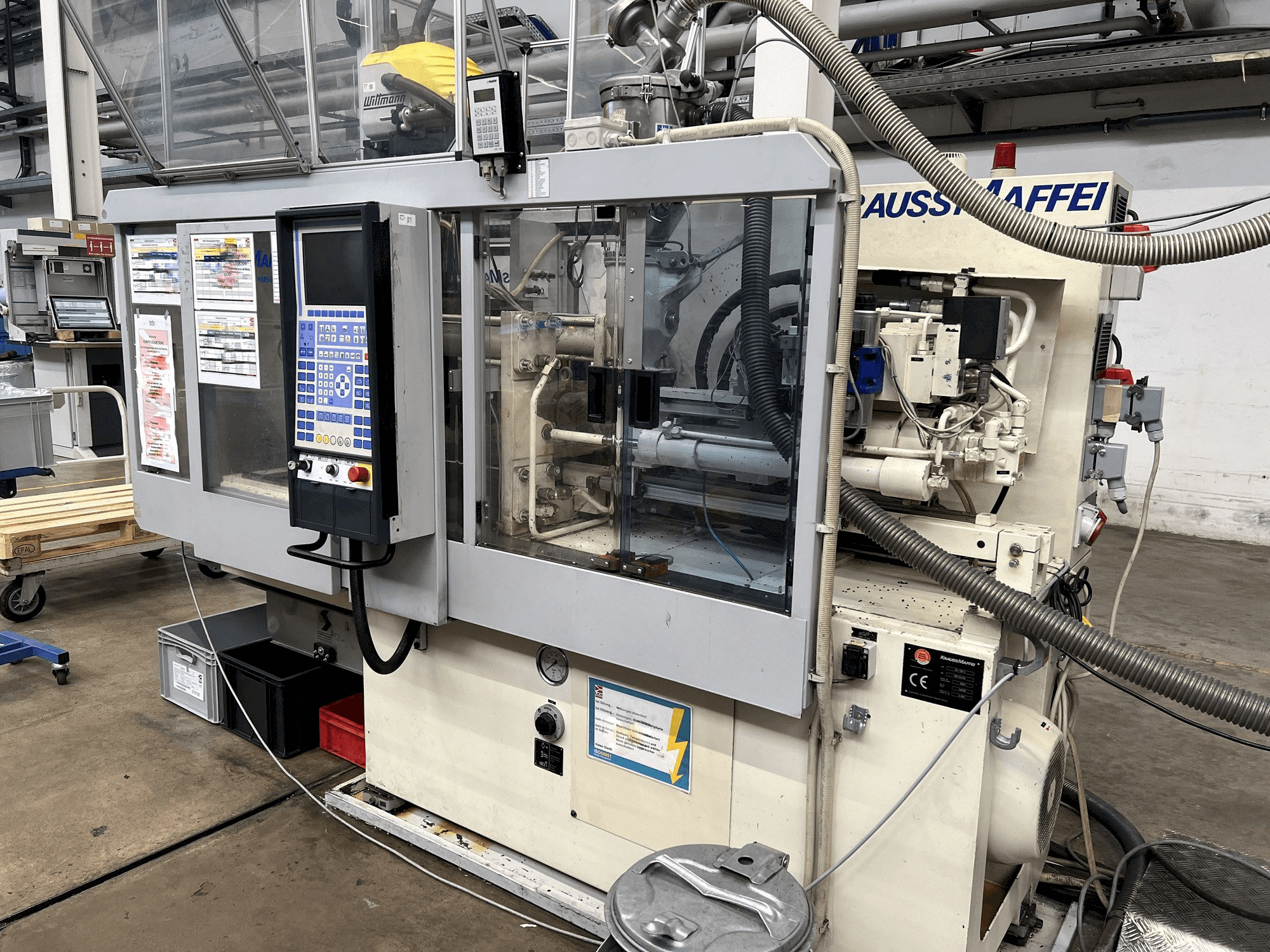 Koneen Krauss Maffei KM 50-125 C1 etunäkymä