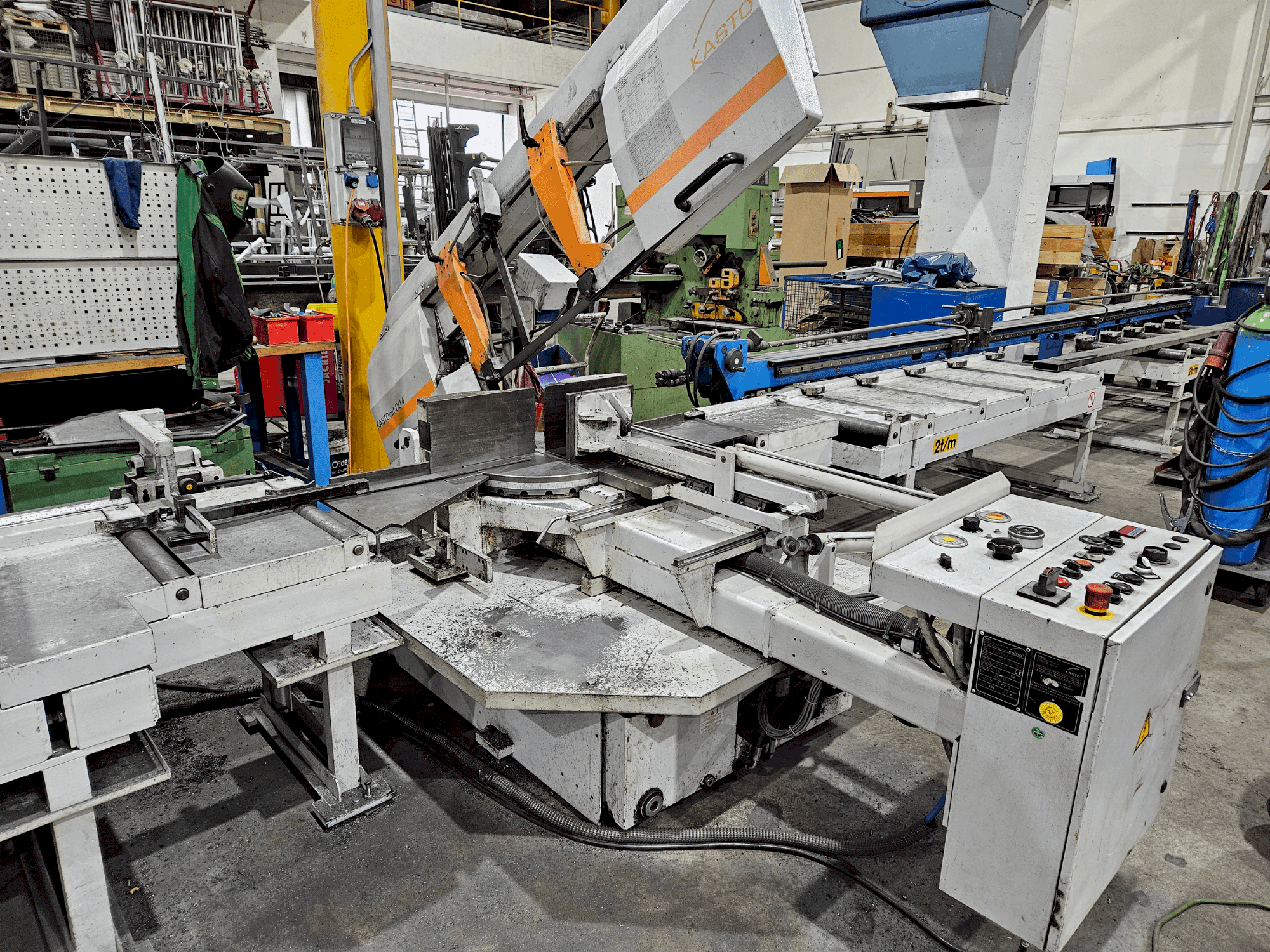 Koneen KASTO cut DU 4 etunäkymä