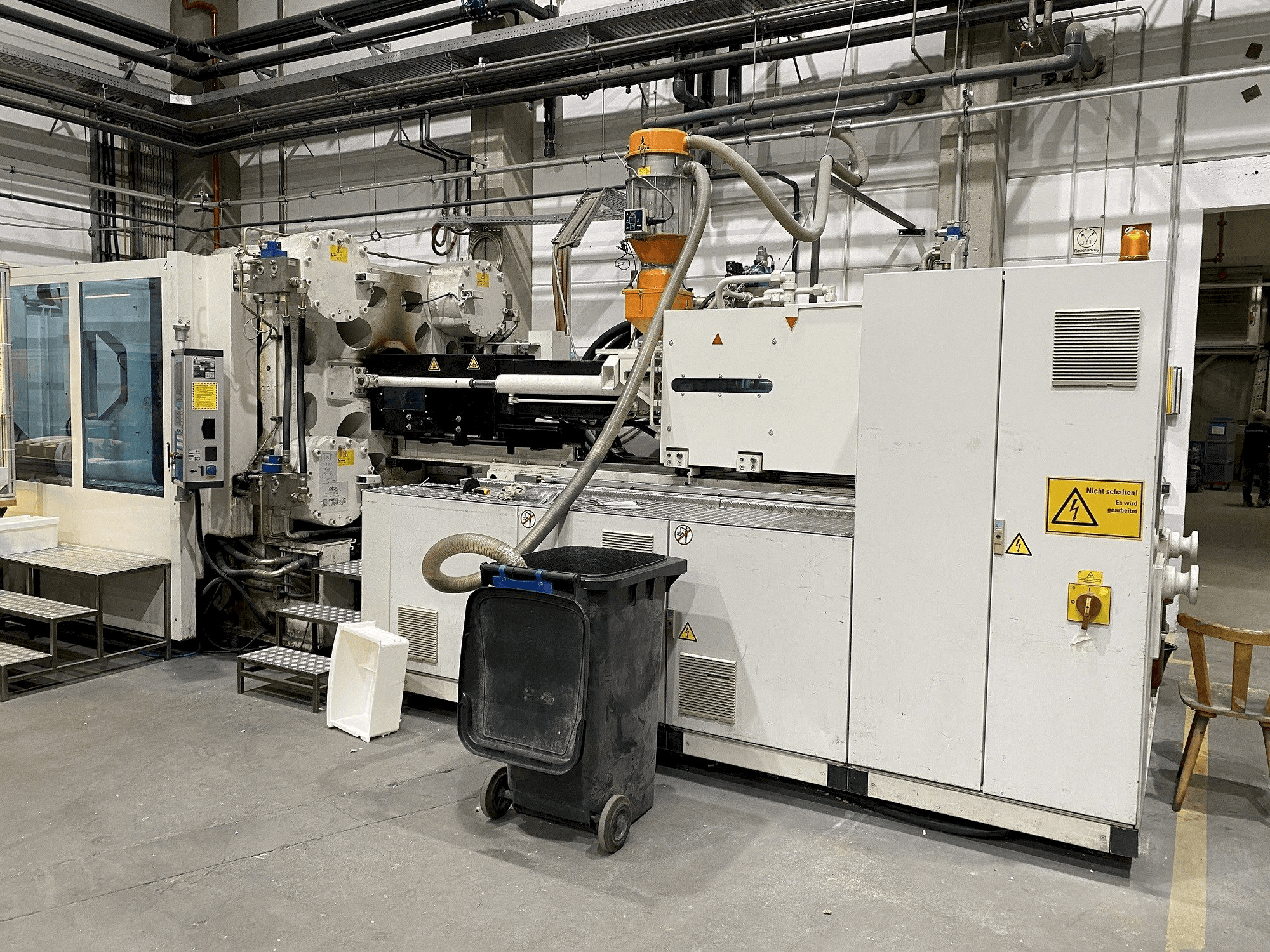 Koneen Battenfeld HM 800 2P/5400 etunäkymä