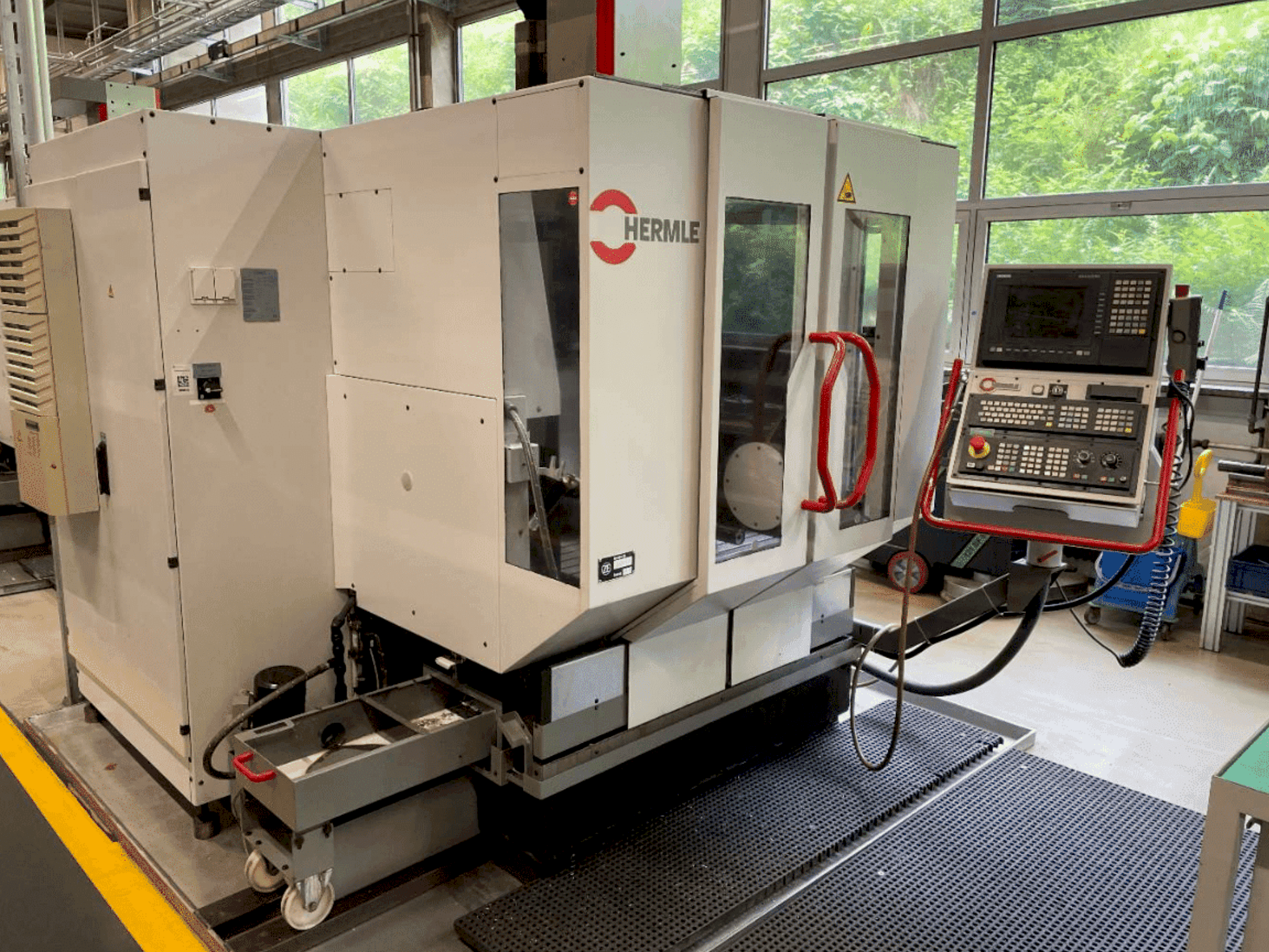 Koneen HERMLE C600V etunäkymä
