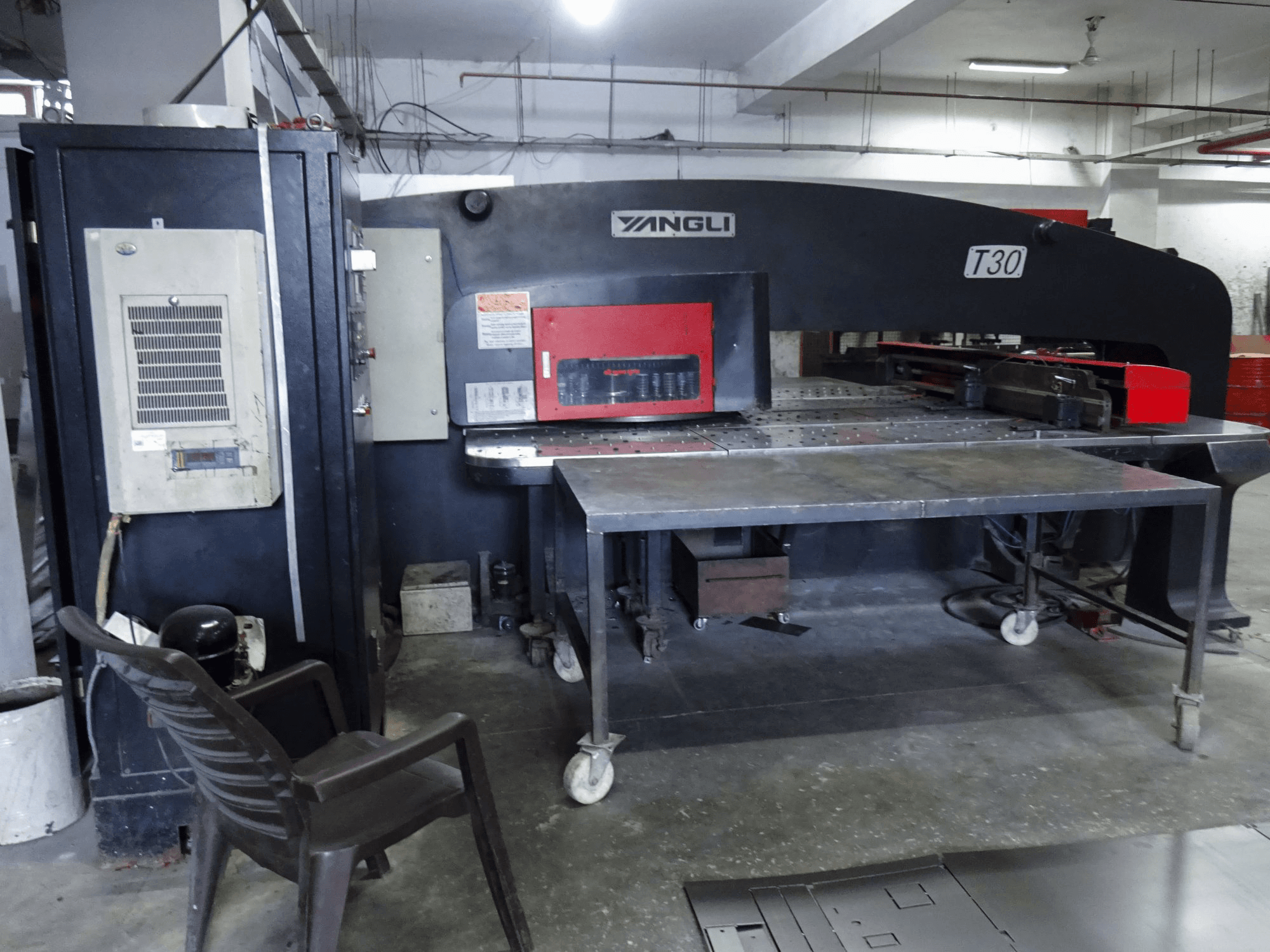 Koneen Yangli vasen näkymäT30