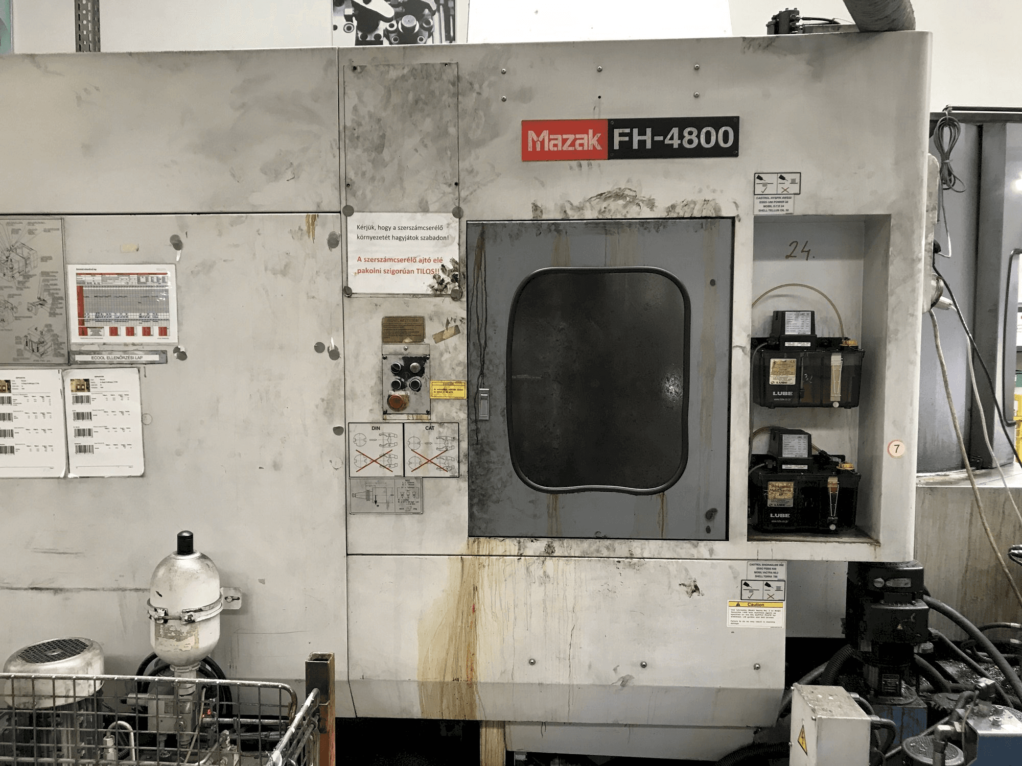 Koneen Mazak FH-4800 40T vasemman sivun näkymä