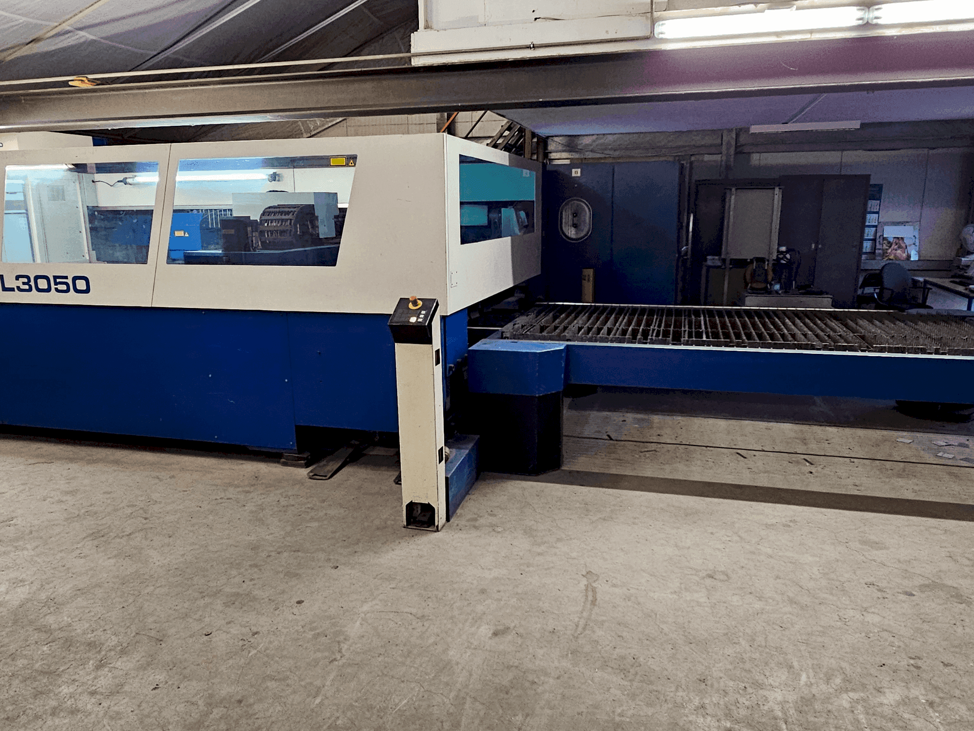 Koneen TRUMPF L3050 etunäkymä