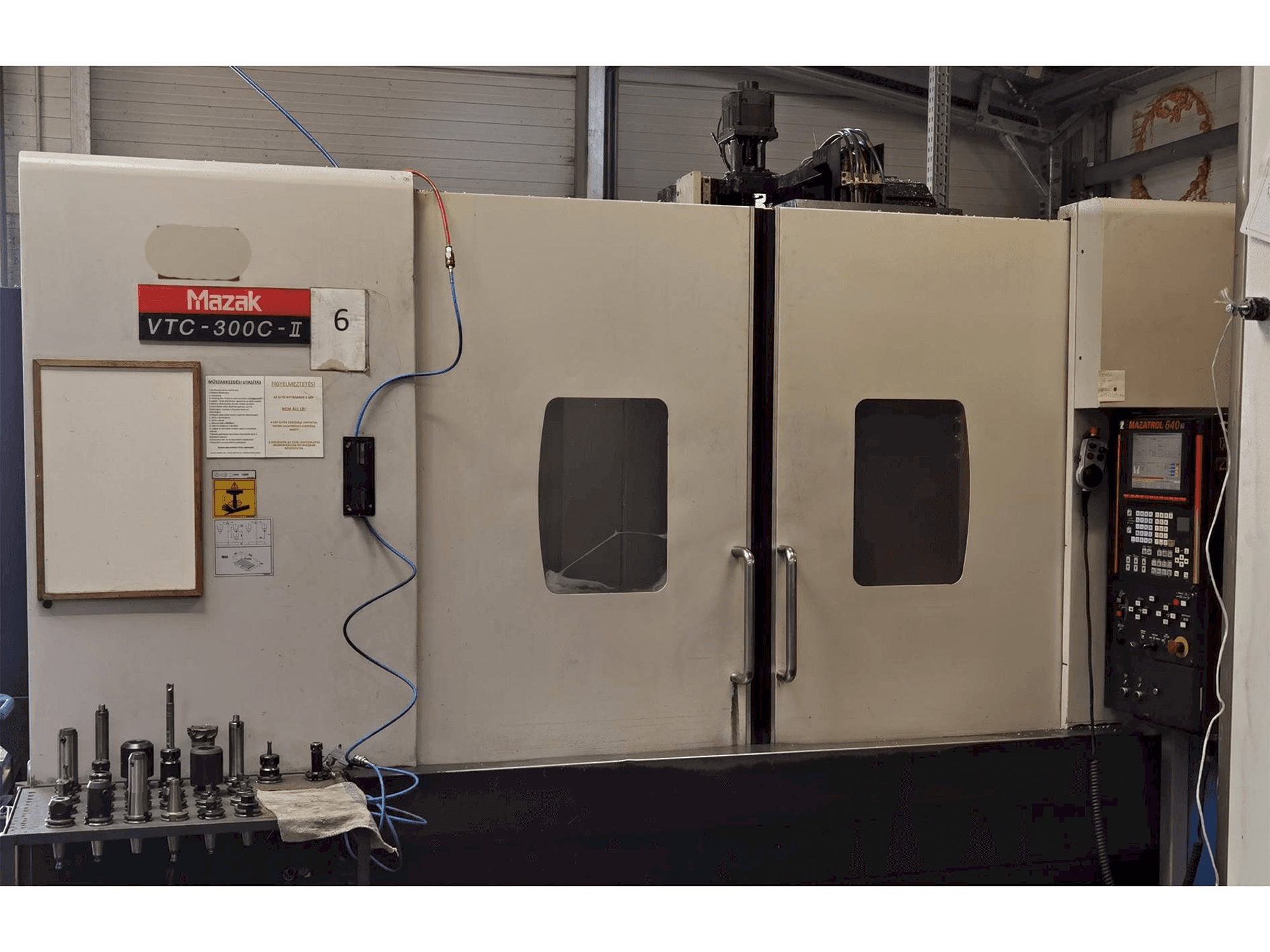Koneen Mazak VTC 300 C II etunäkymä