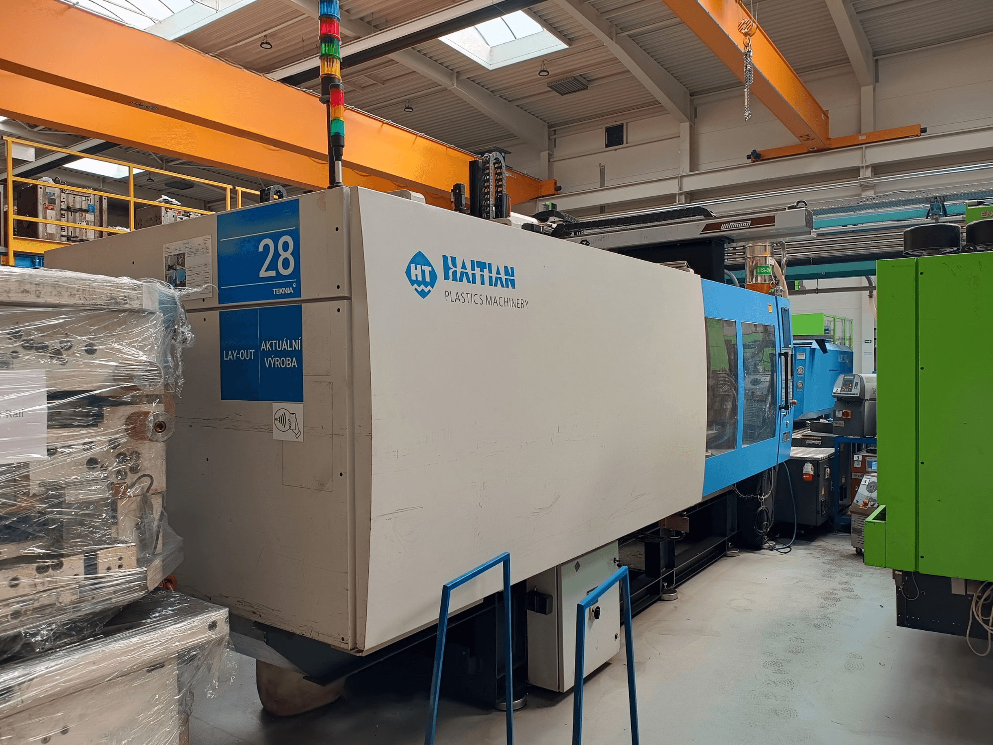 HAITIAN MARS 5300/4500 hydraulinen ruiskuvalukone, etukuva, jossa näkyy ohjauspaneeli ja sinivalkoinen kotelo.