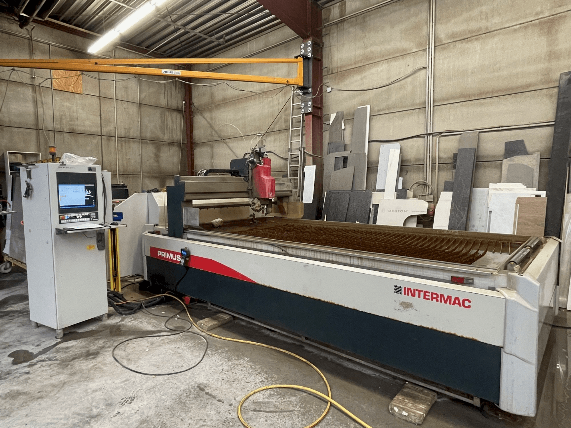 Koneen Intermac Primus 184 etunäkymä