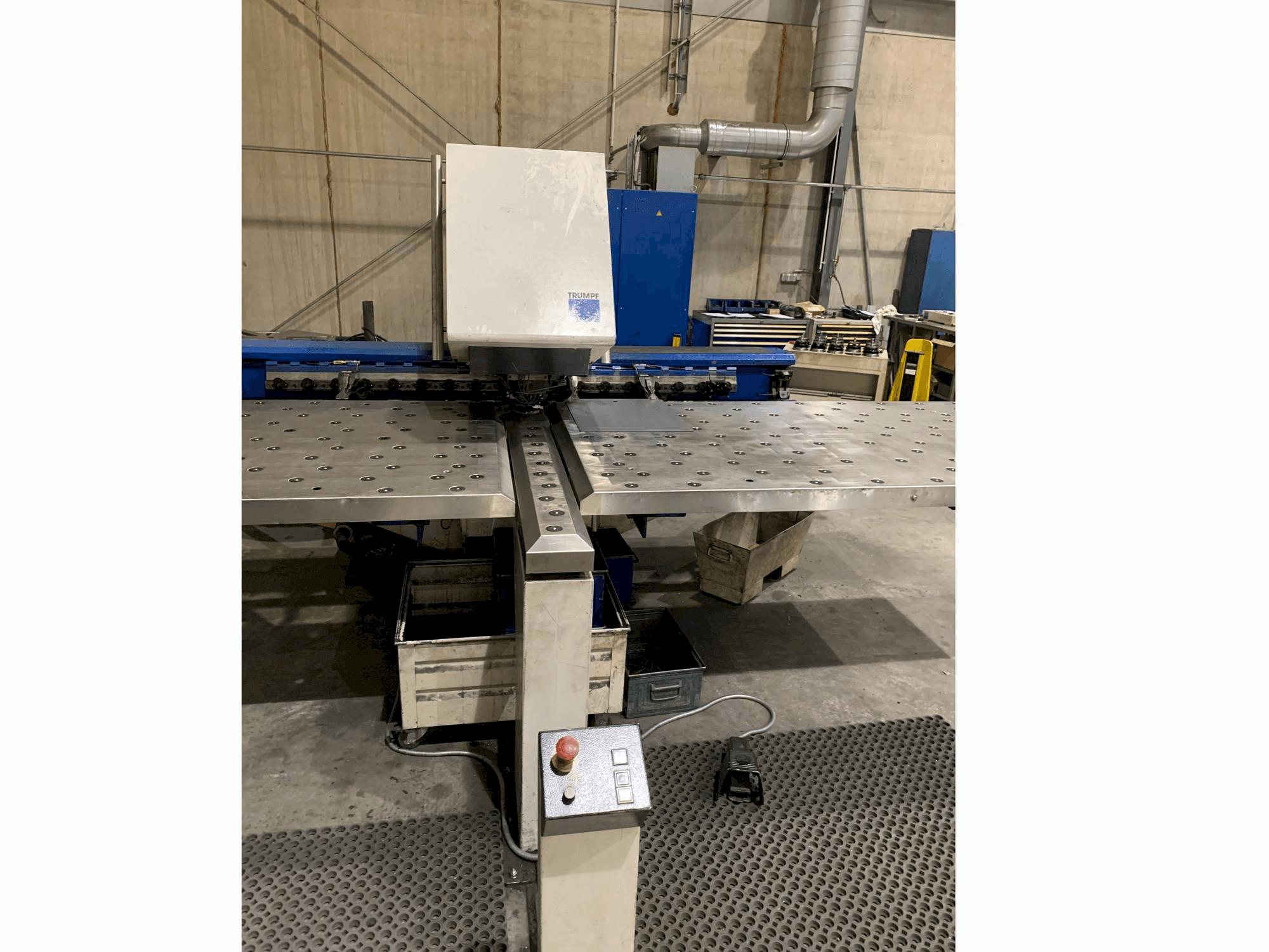 Koneen Trumpf Trumatic 200 etunäkymä